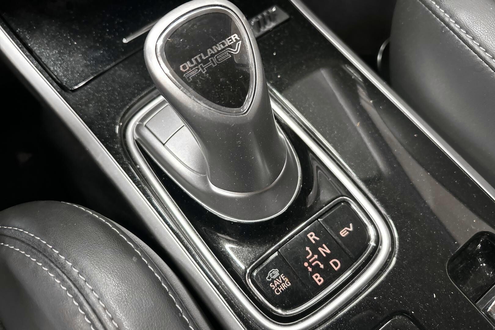 Mitsubishi Outlander PHEV iso kuva 21