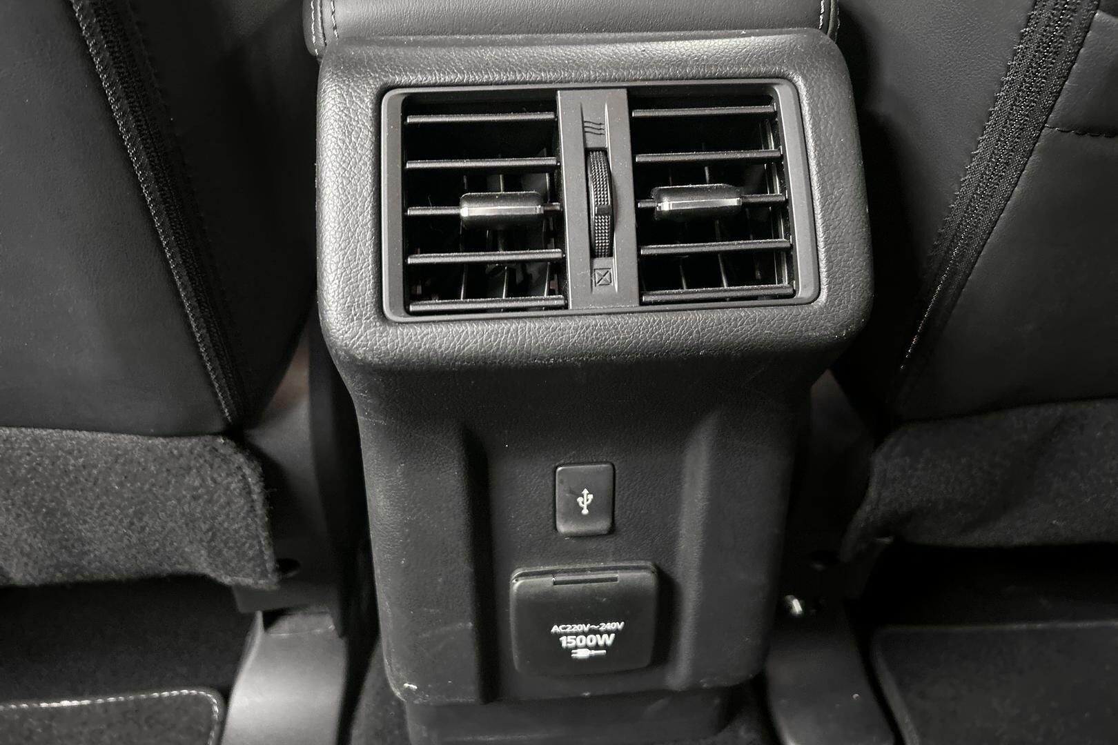 Mitsubishi Outlander PHEV iso kuva 23