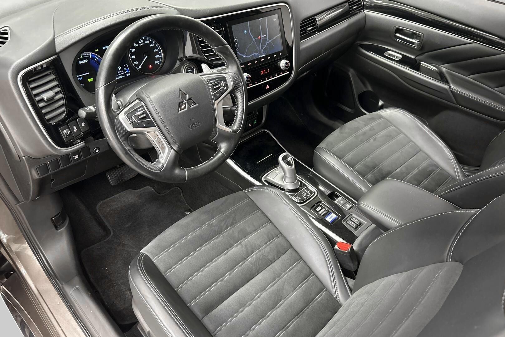 Mitsubishi Outlander PHEV iso kuva 8