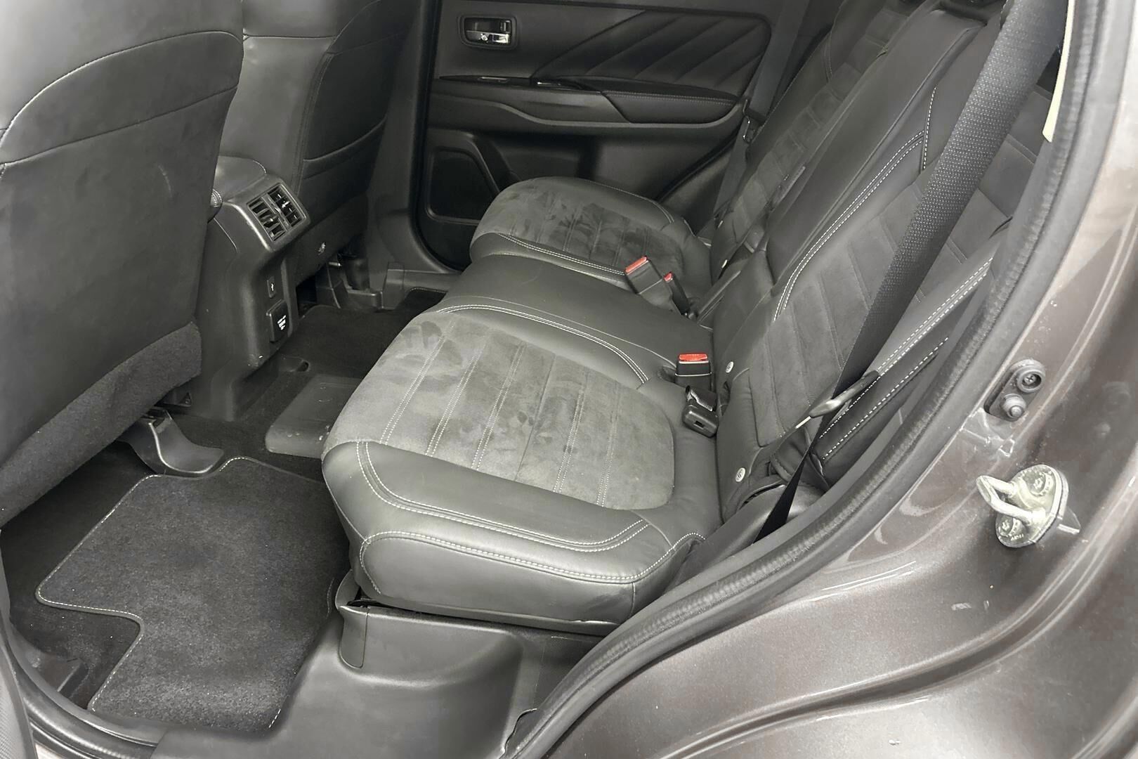 Mitsubishi Outlander PHEV iso kuva 9