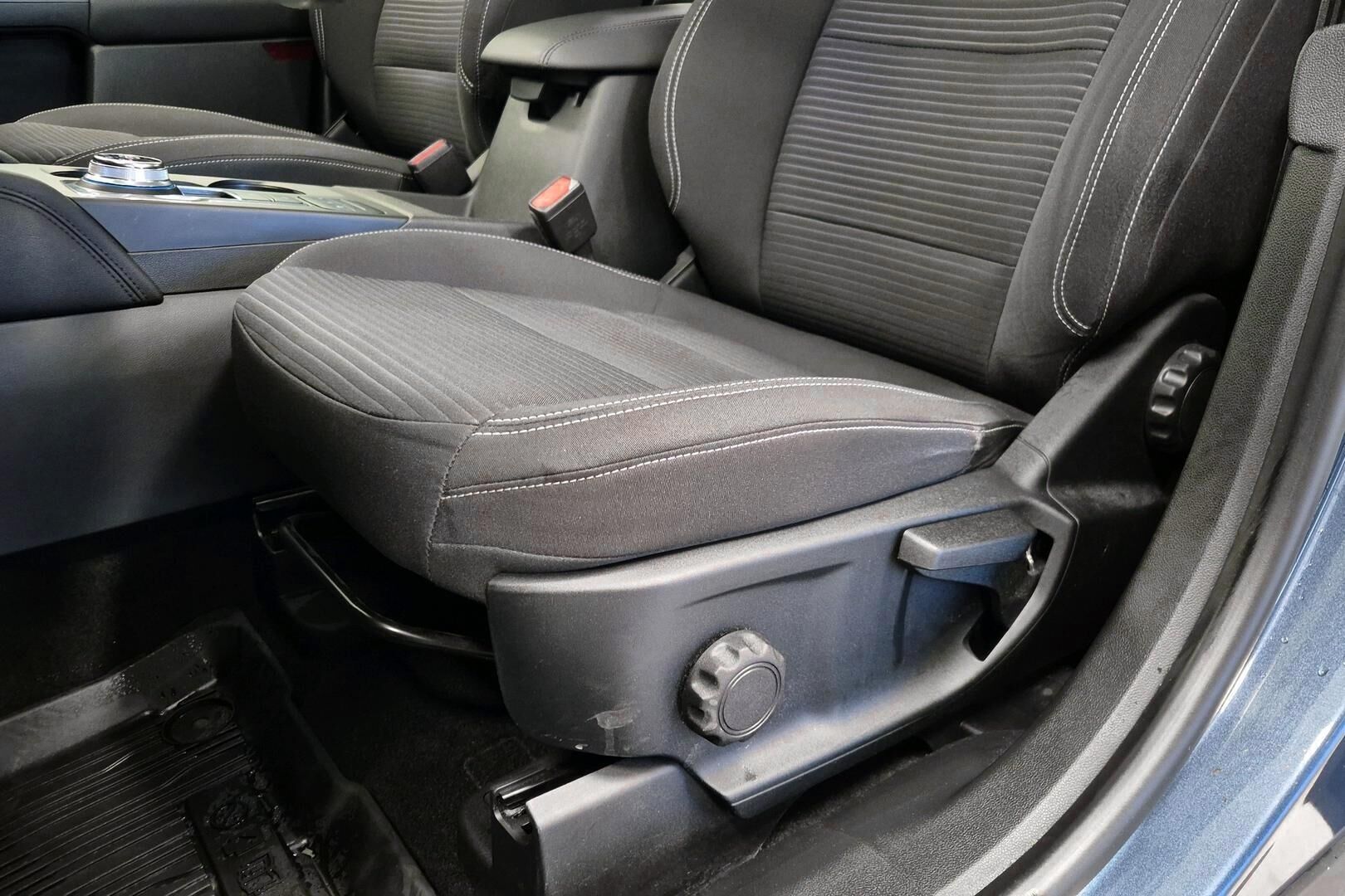 Ford Kuga iso kuva 23