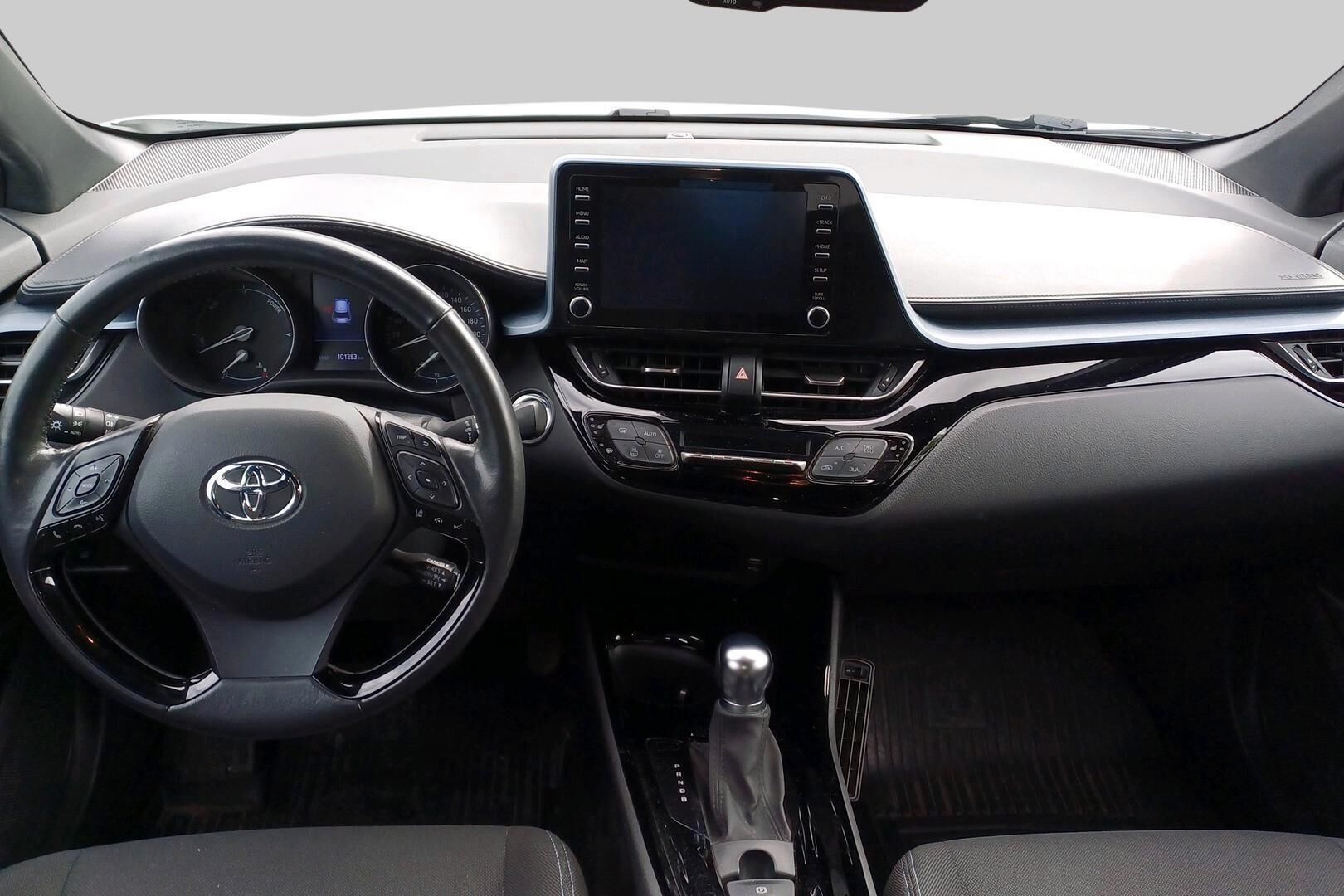 Toyota C-HR iso kuva 1