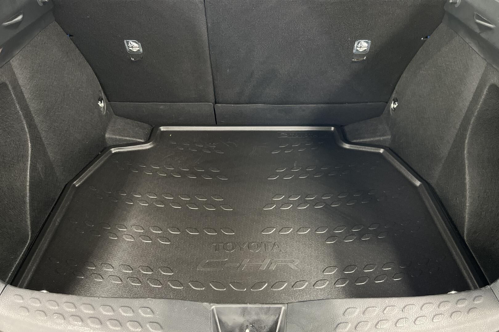 Toyota C-HR iso kuva 11