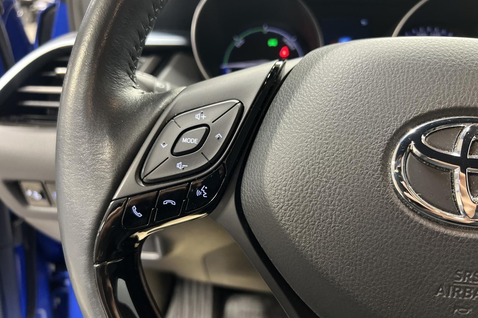 Toyota C-HR iso kuva 16
