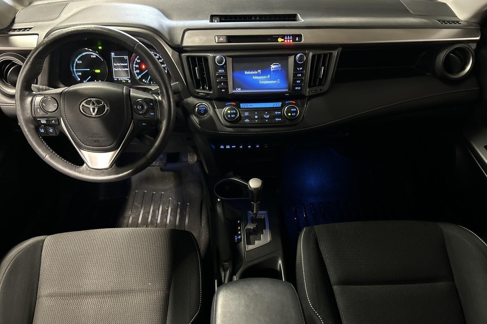 Toyota RAV4 iso kuva 10