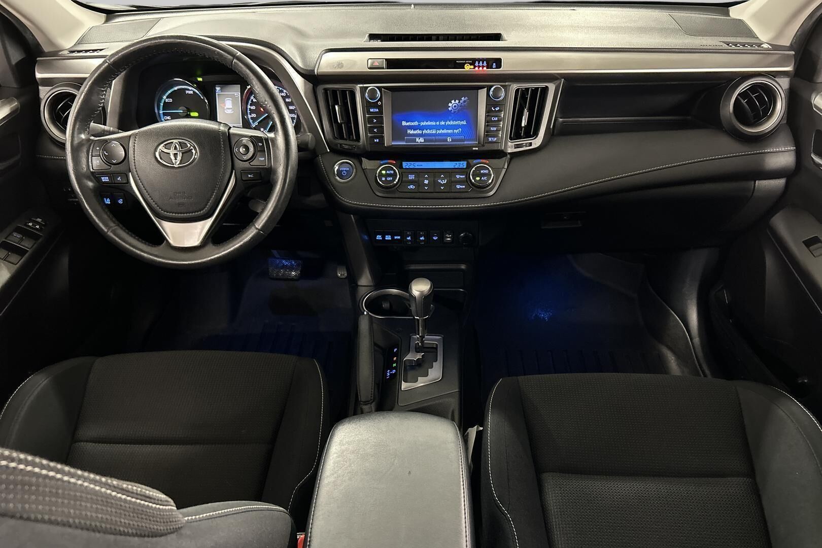 Toyota RAV4 iso kuva 10