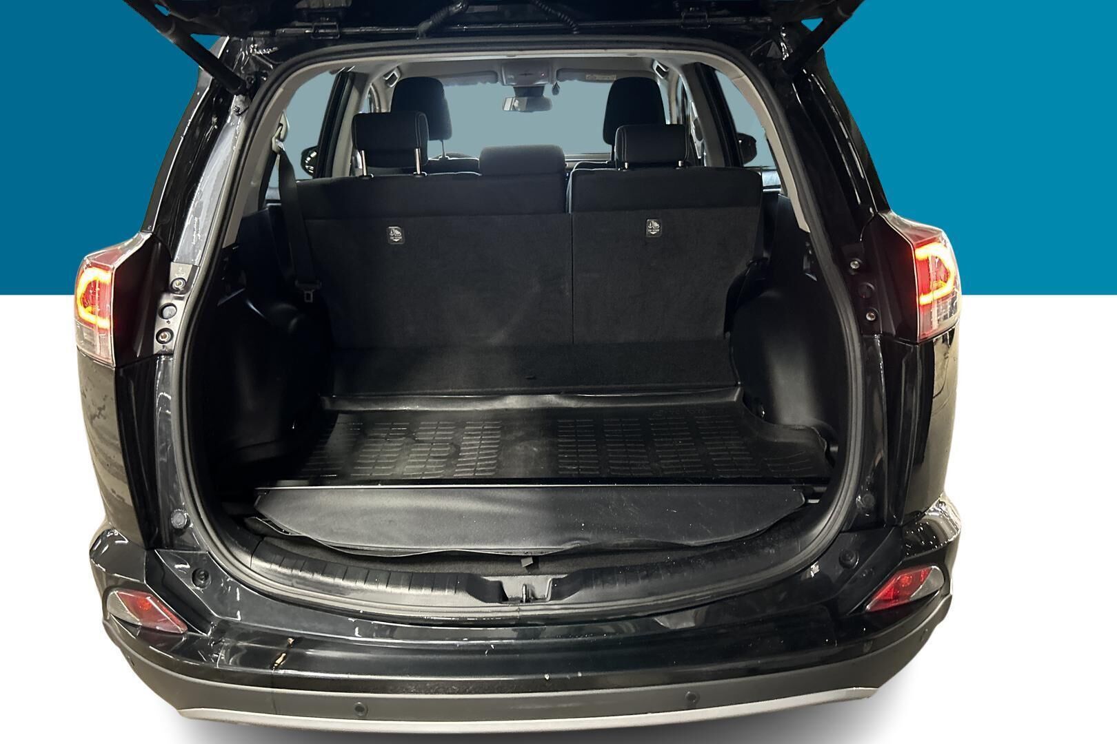Toyota RAV4 iso kuva 11