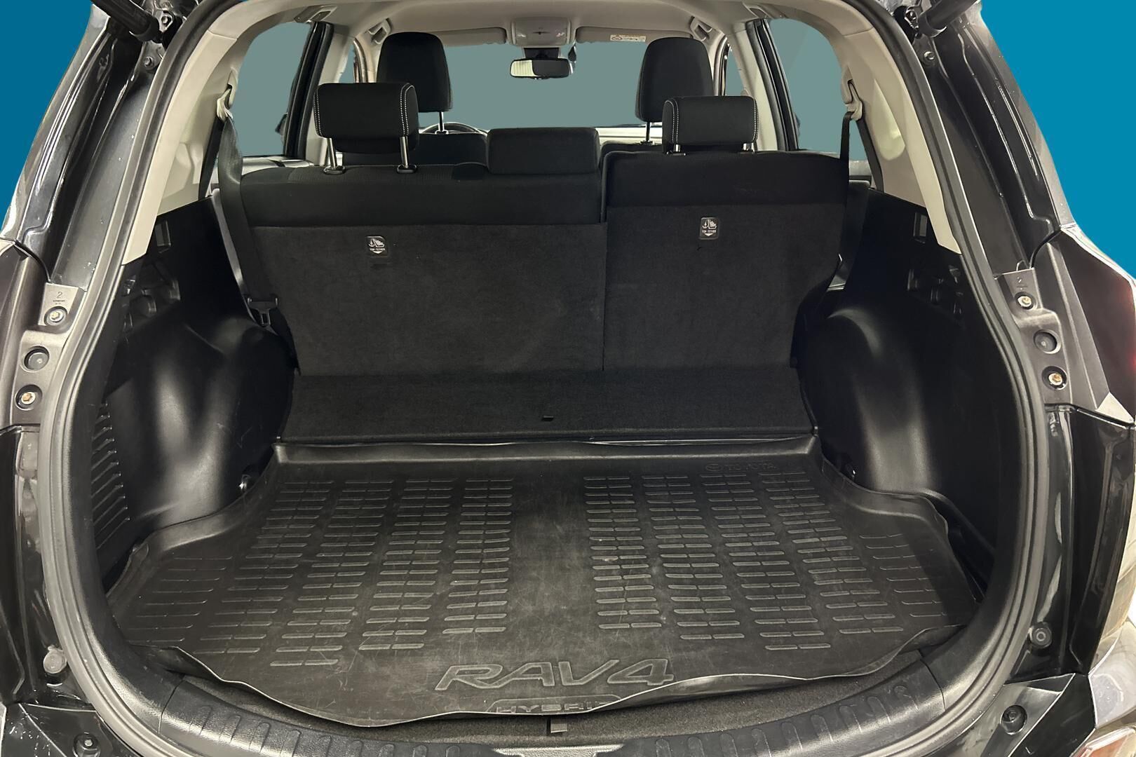 Toyota RAV4 iso kuva 11