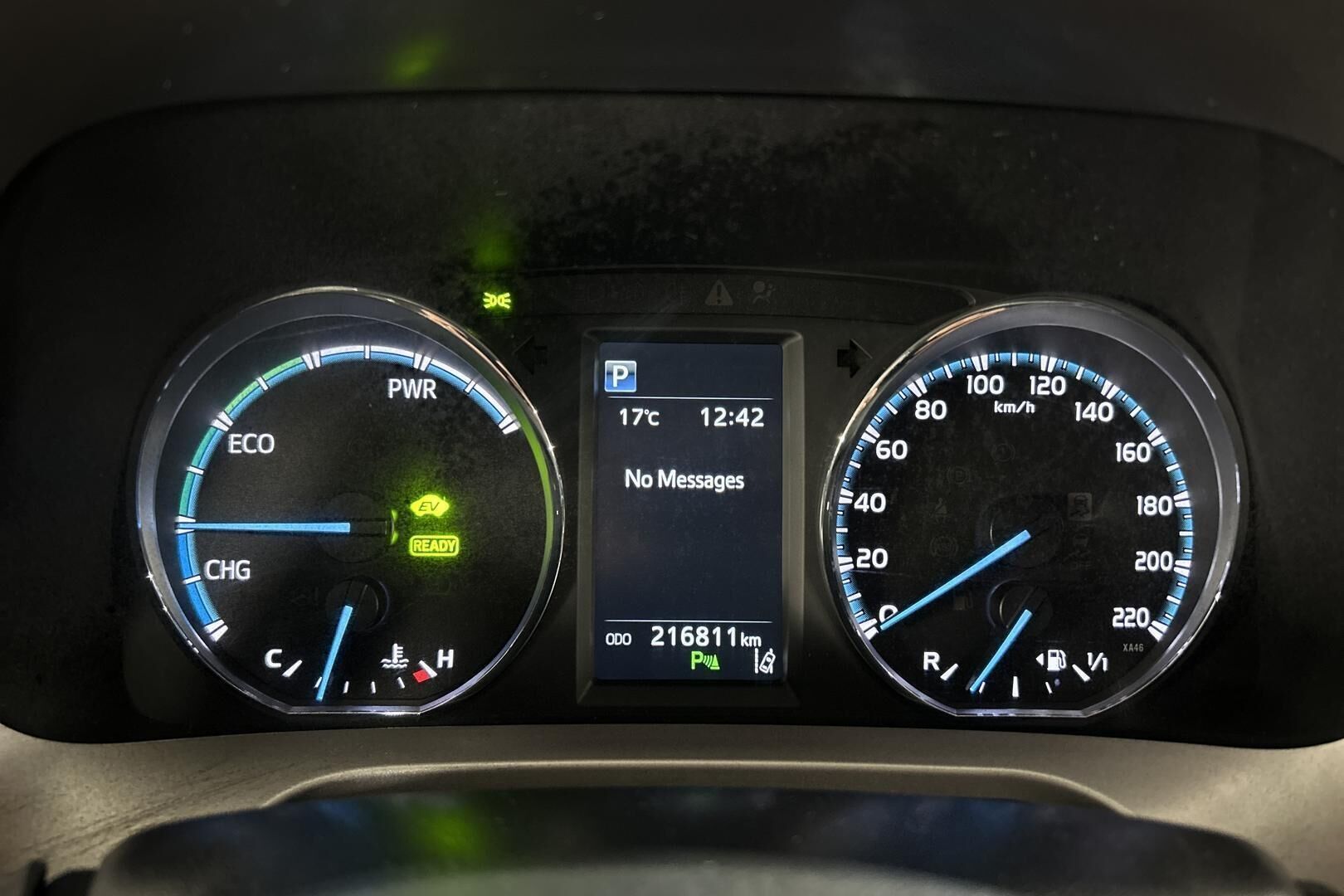 Toyota RAV4 iso kuva 14