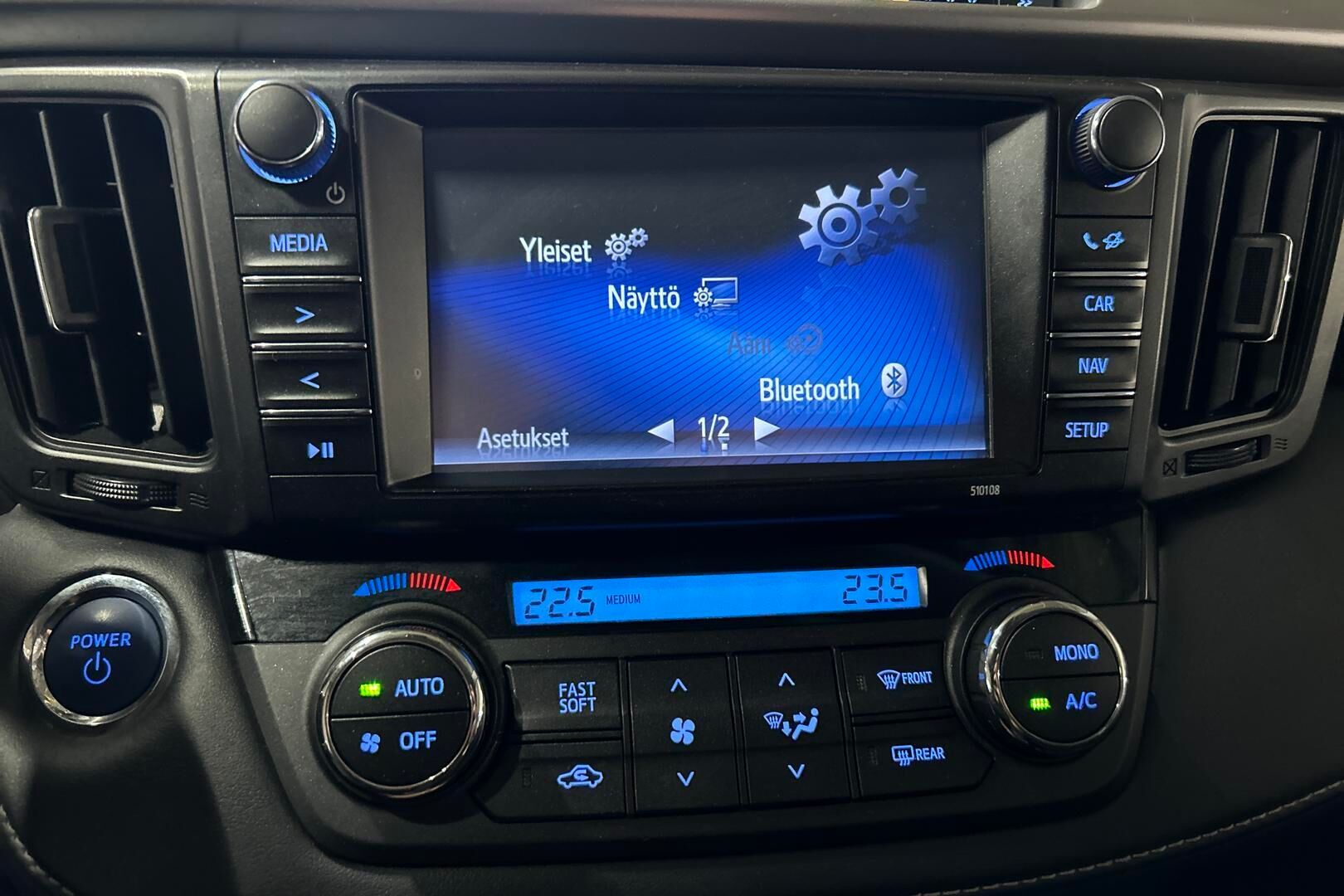 Toyota RAV4 iso kuva 17