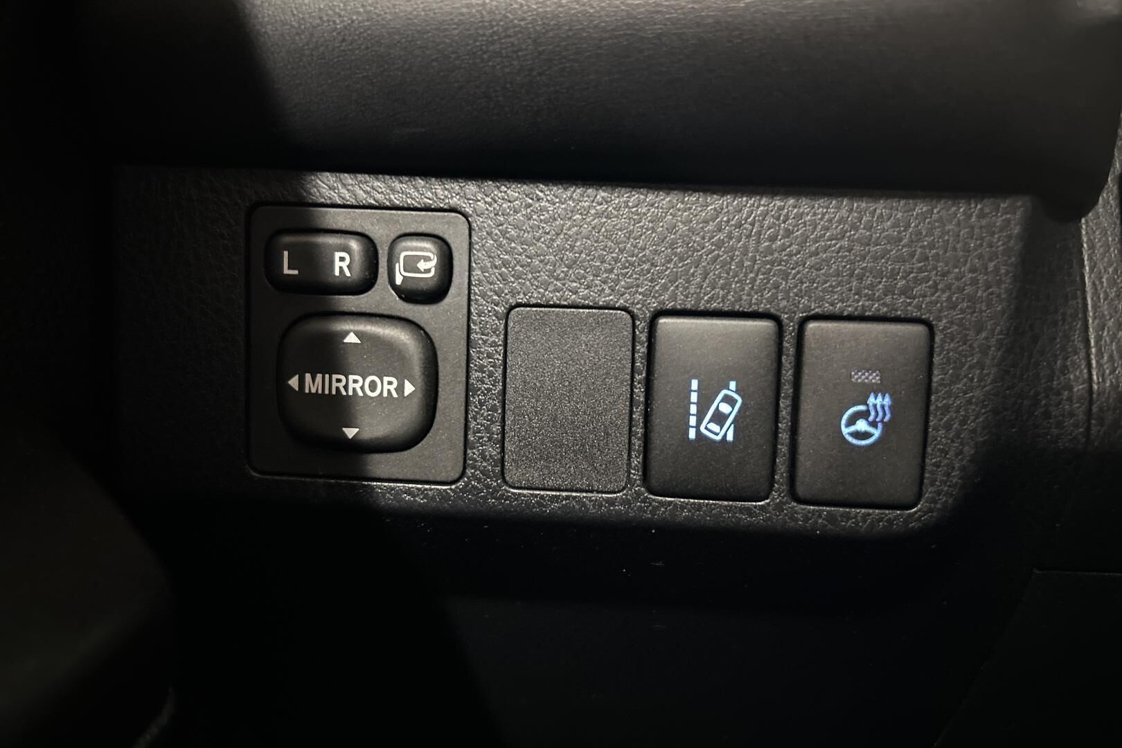 Toyota RAV4 iso kuva 16