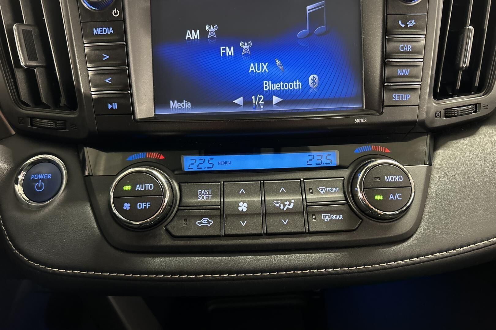 Toyota RAV4 iso kuva 23