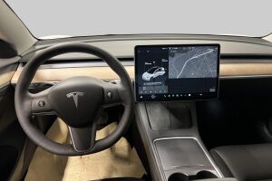 Tesla Model 3 esikatselu 16