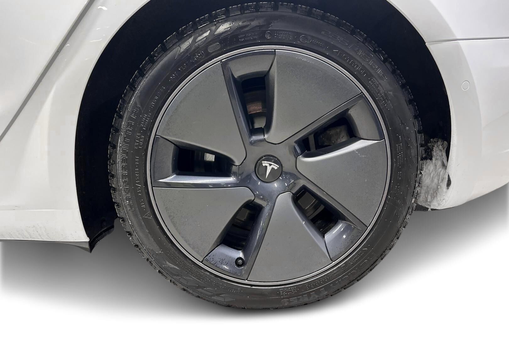 Tesla Model 3 iso kuva 8