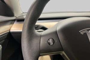 Tesla Model 3 esikatselu 17