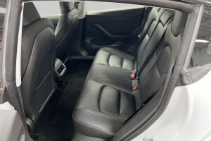 Tesla Model 3 esikatselu 15