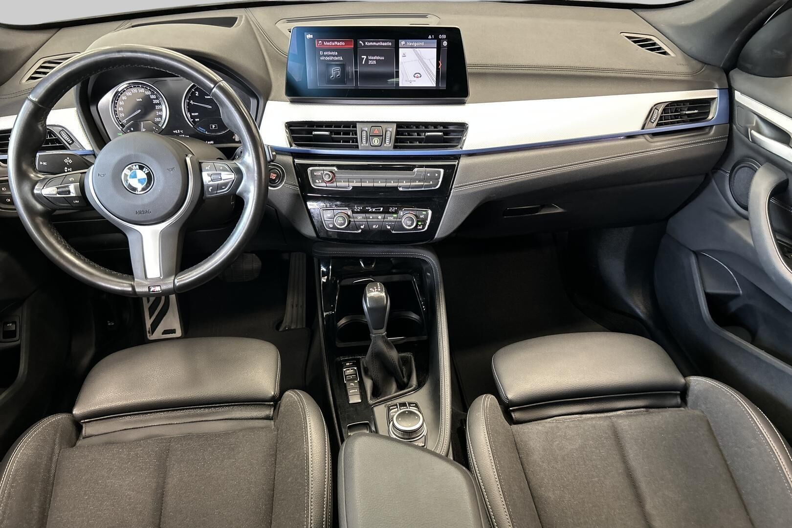 BMW X1 iso kuva 11