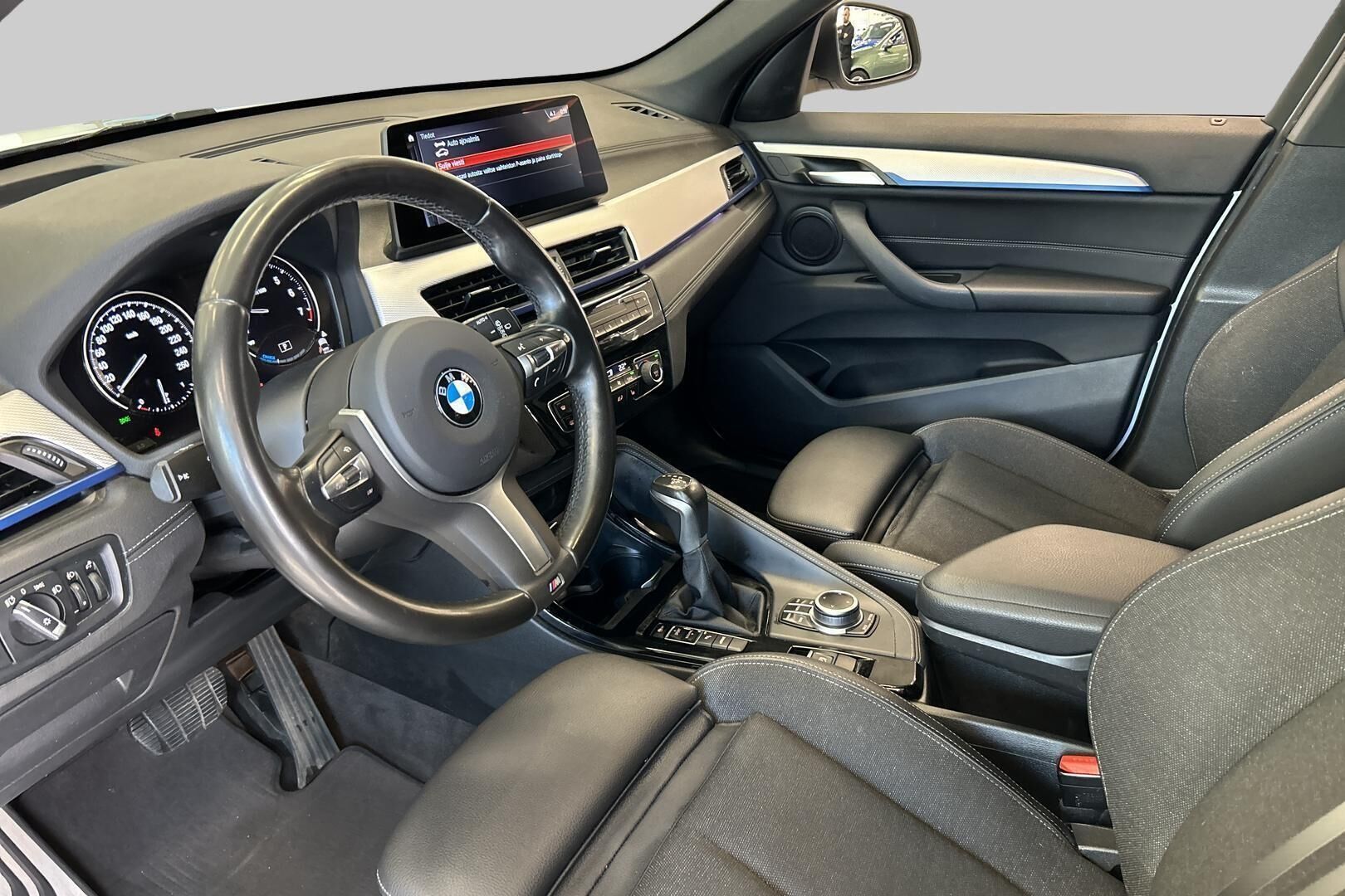 BMW X1 iso kuva 9