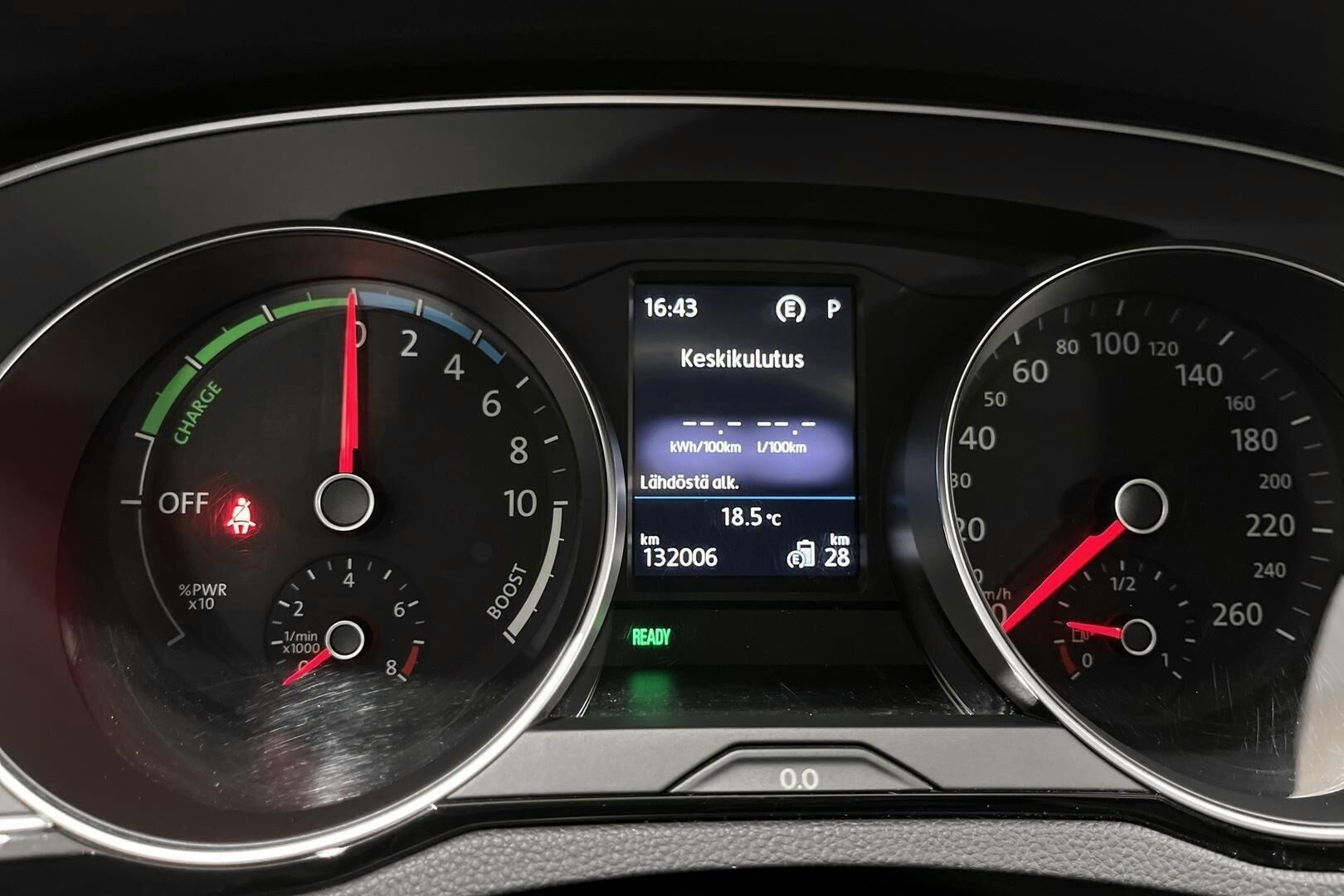 Volkswagen Passat iso kuva 14
