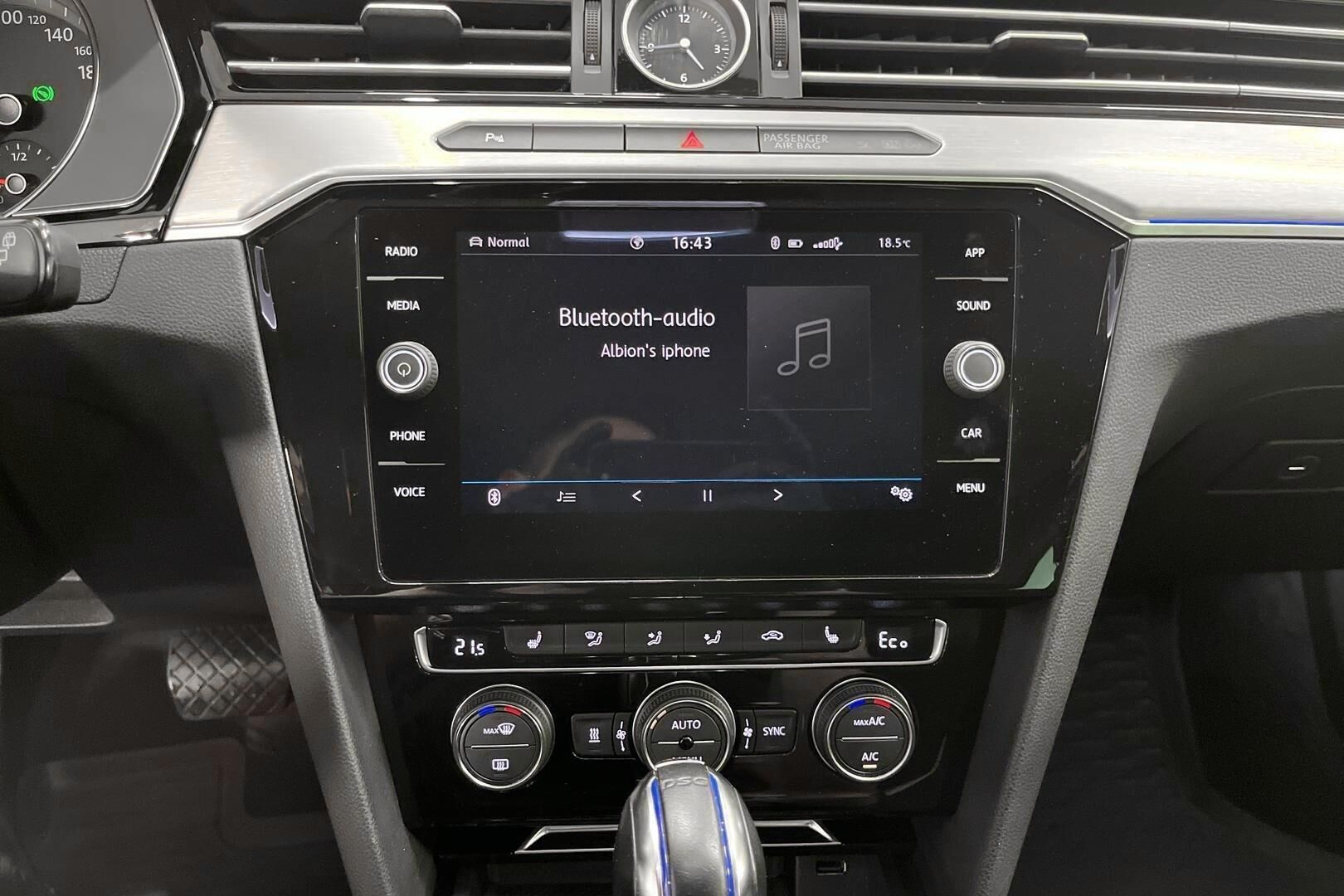 Volkswagen Passat iso kuva 15