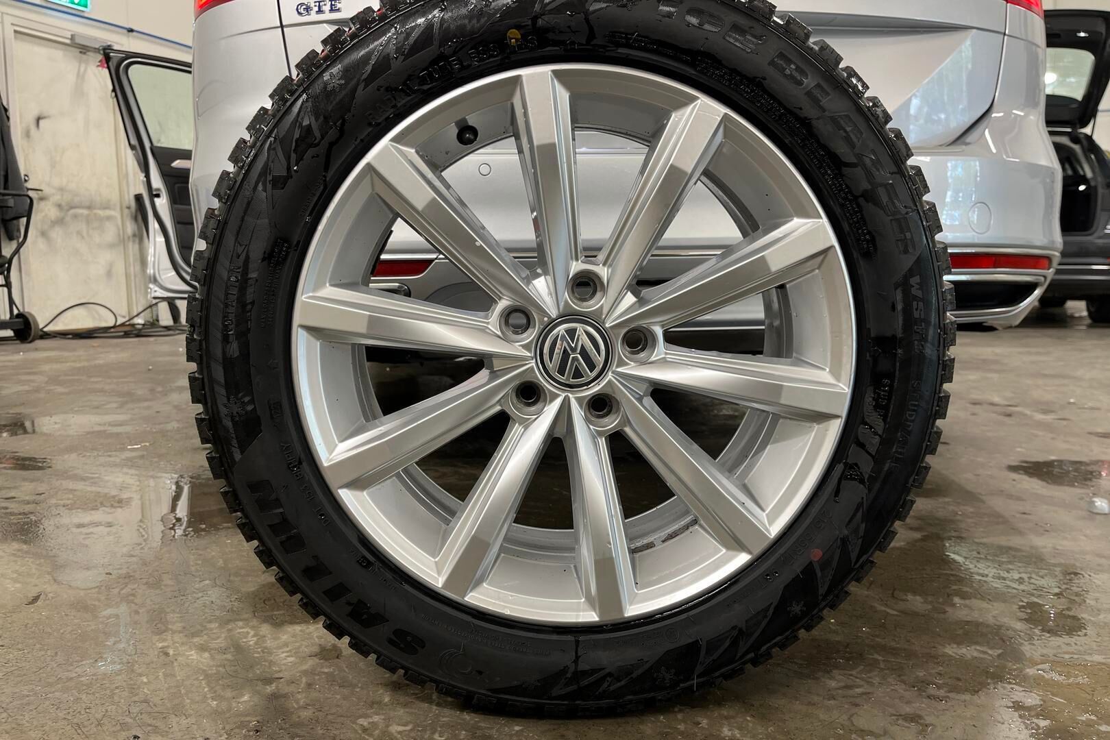 Volkswagen Passat iso kuva 16