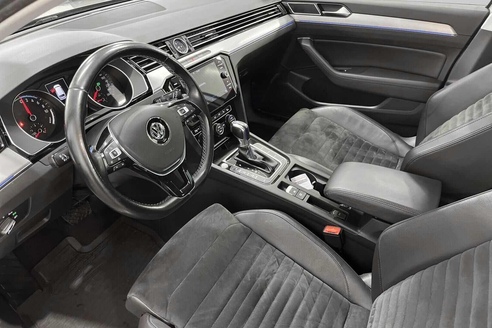 Volkswagen Passat iso kuva 9