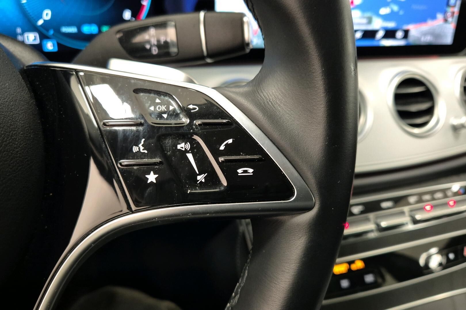 Mercedes-Benz E iso kuva 22