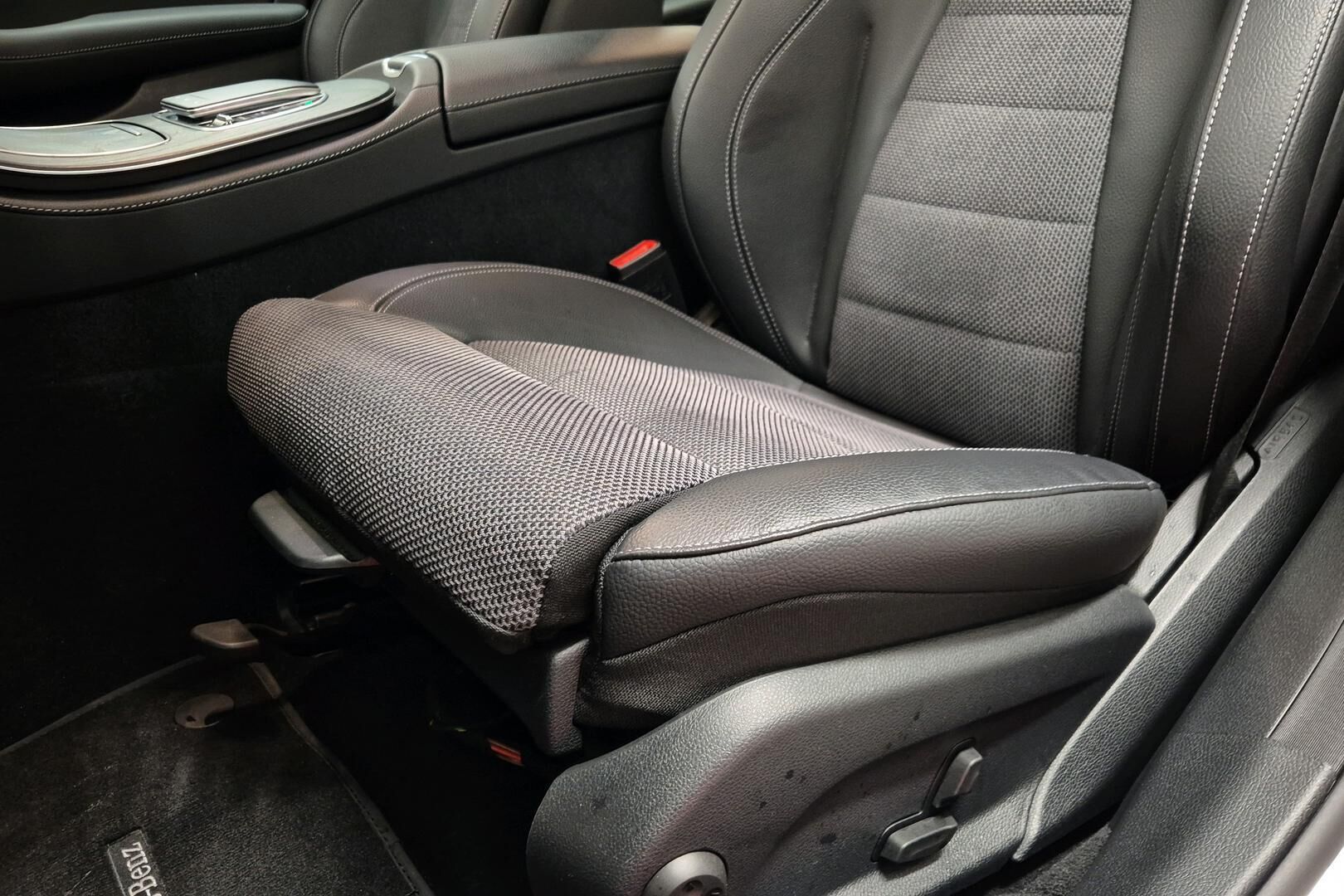 Mercedes-Benz E iso kuva 11