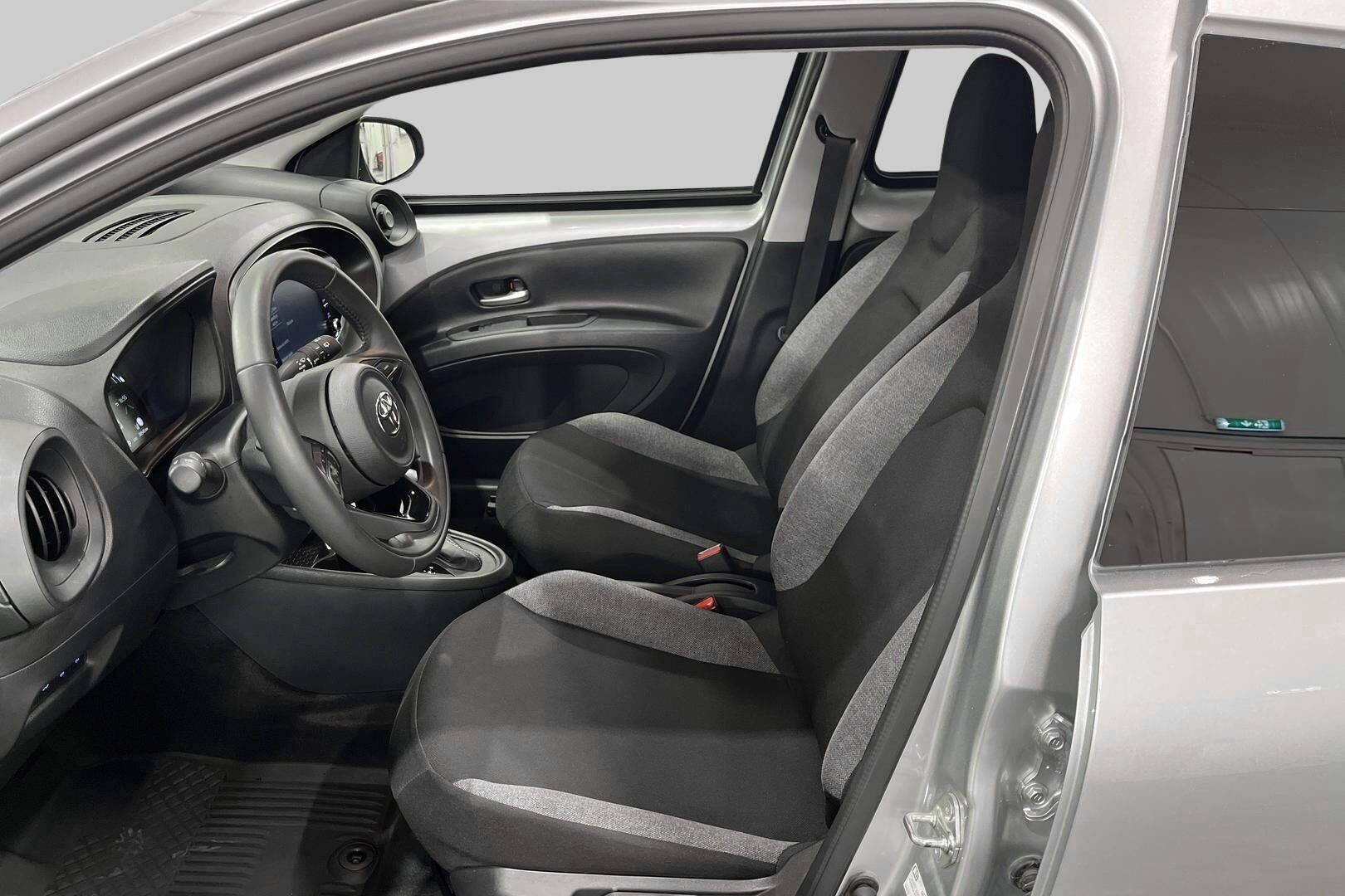 Toyota Aygo X iso kuva 8