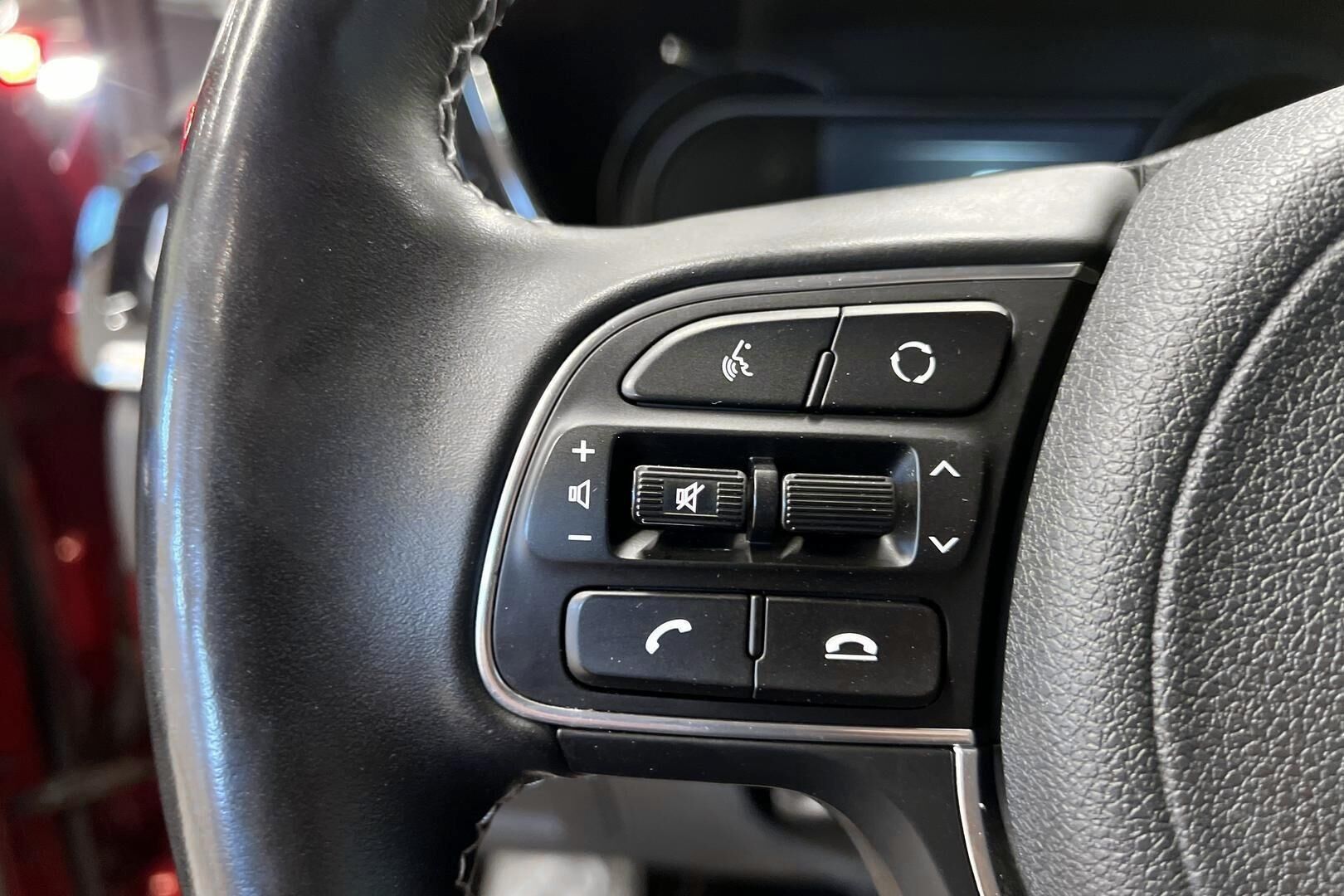 Kia Niro iso kuva 11