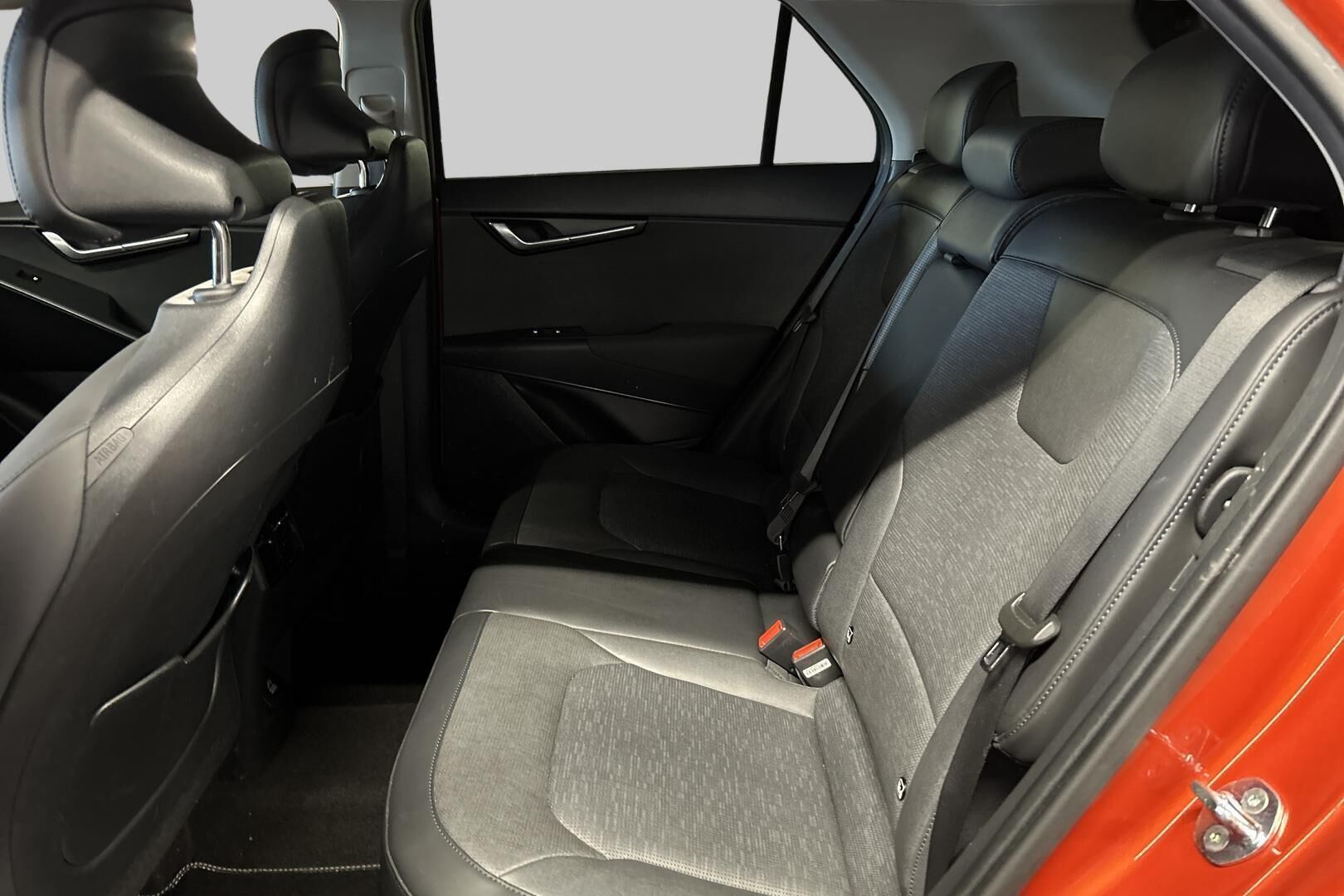 Kia Niro iso kuva 10