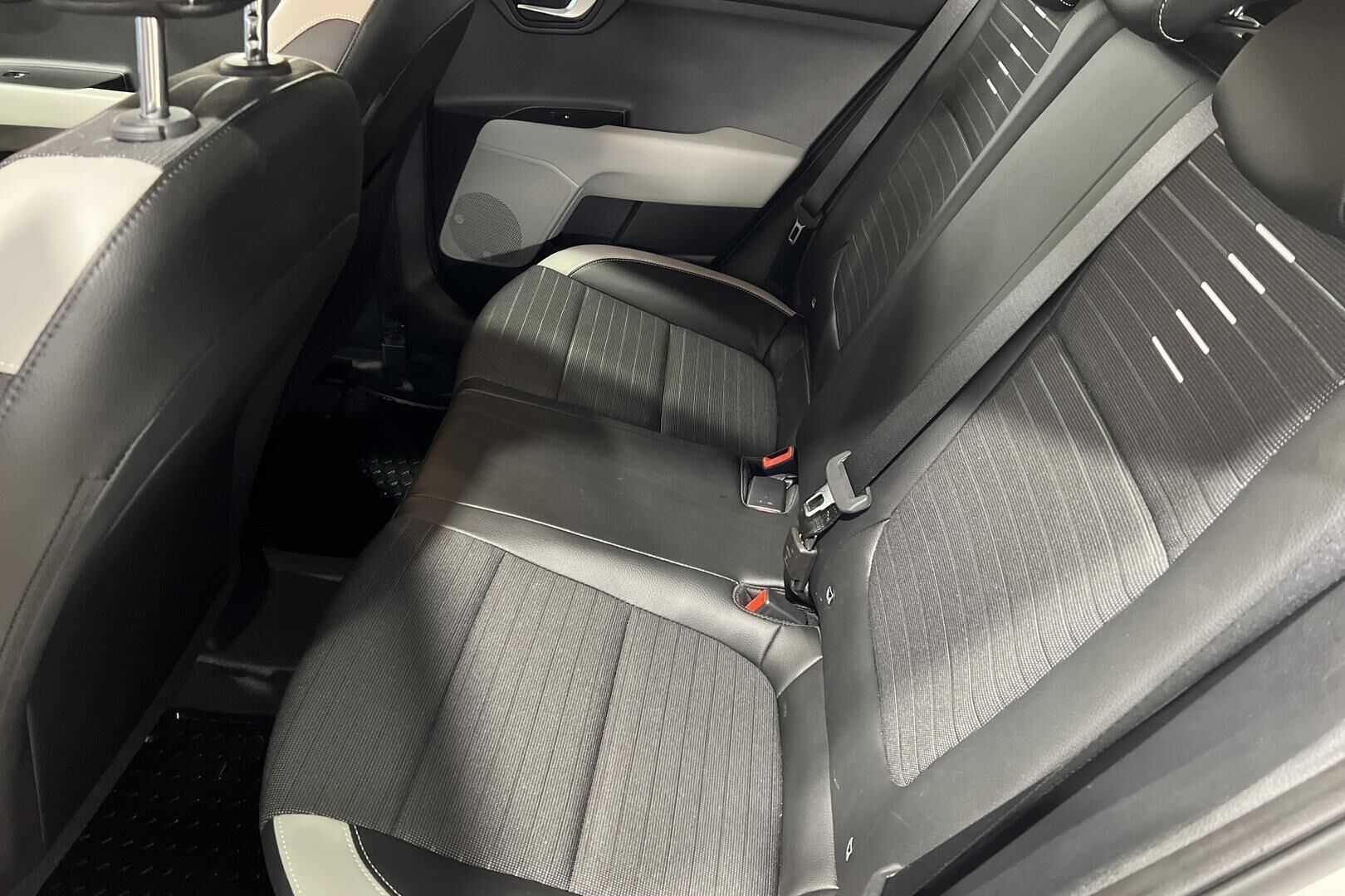 Kia Stonic iso kuva 10