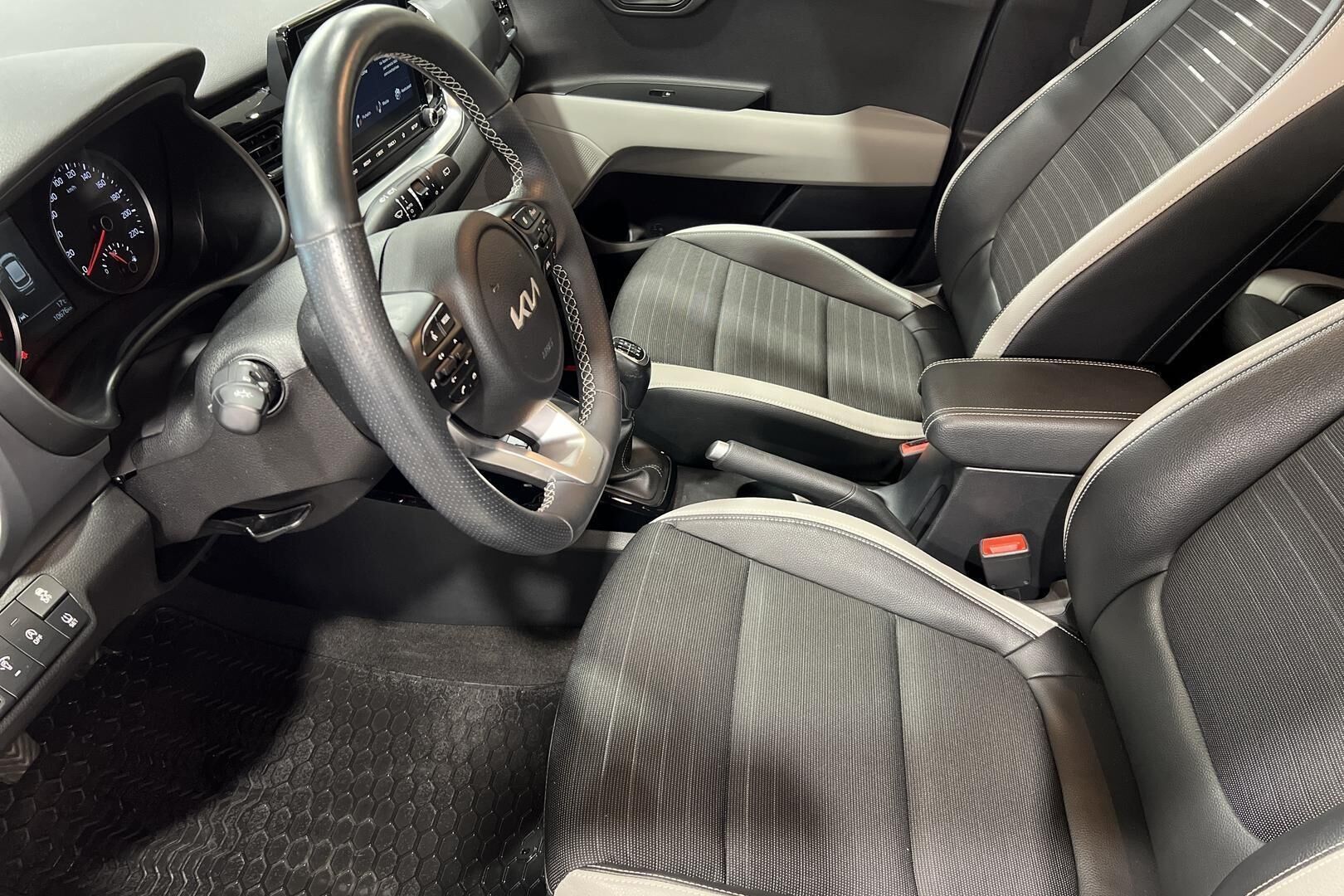 Kia Stonic iso kuva 9