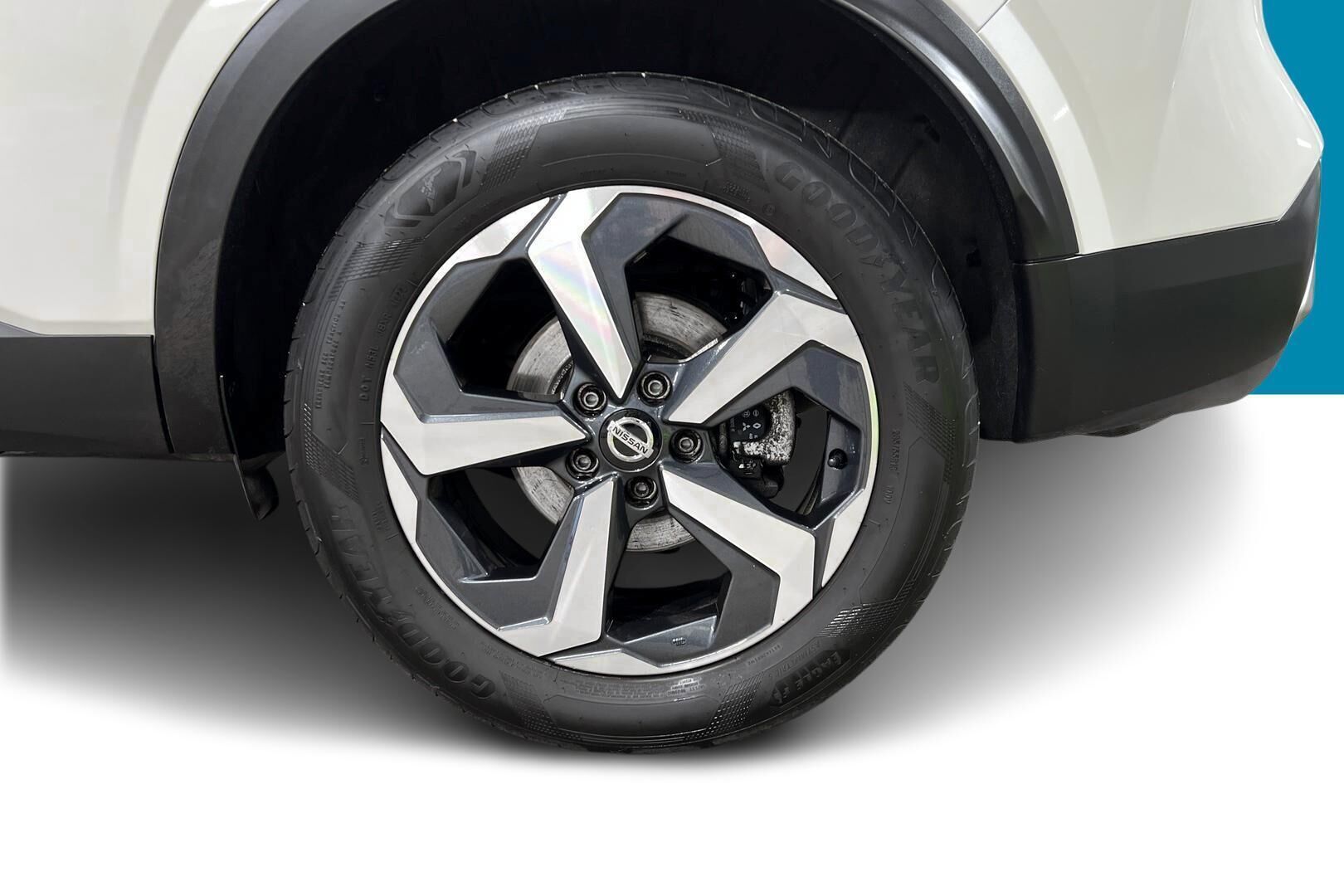 Nissan Qashqai iso kuva 10