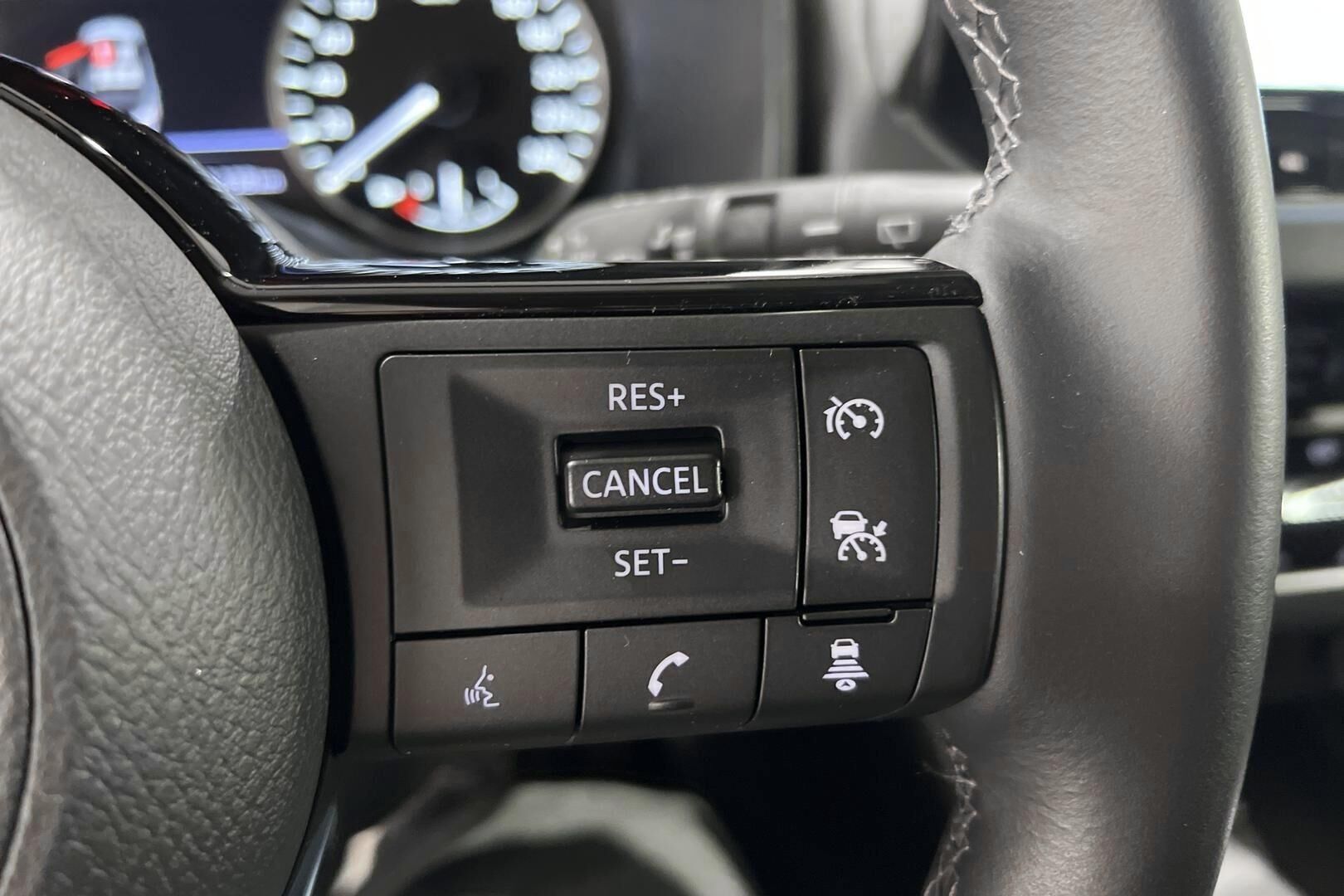 Nissan Qashqai iso kuva 16