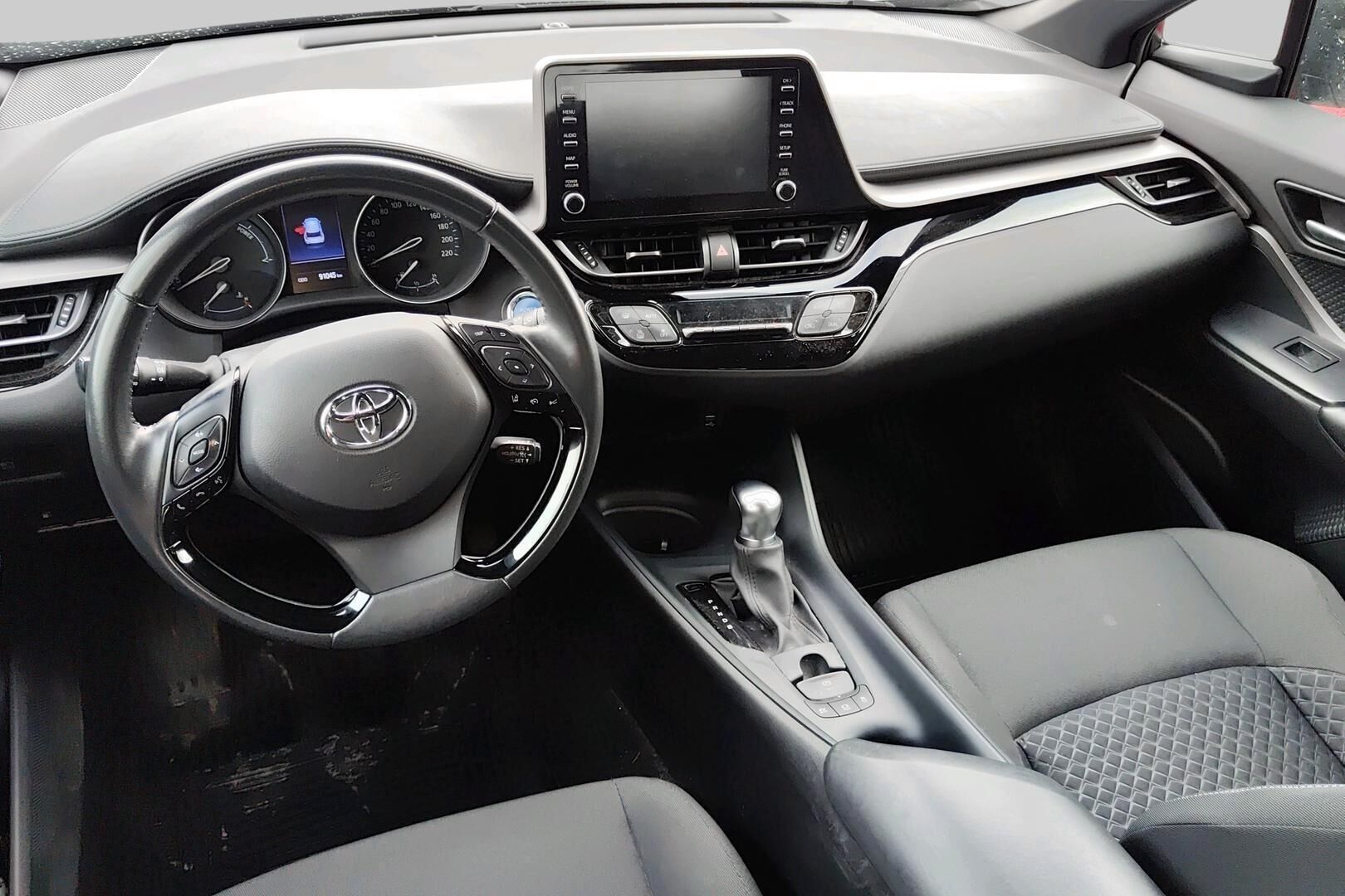 Toyota C-HR iso kuva 1