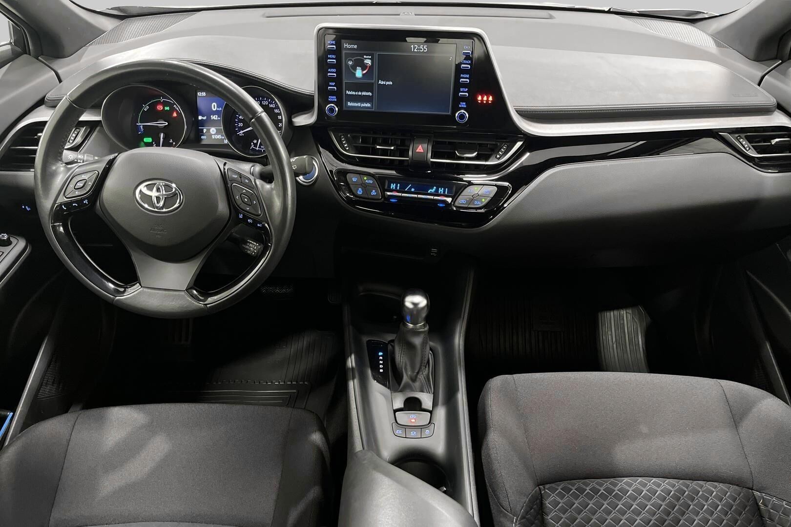 Toyota C-HR iso kuva 10
