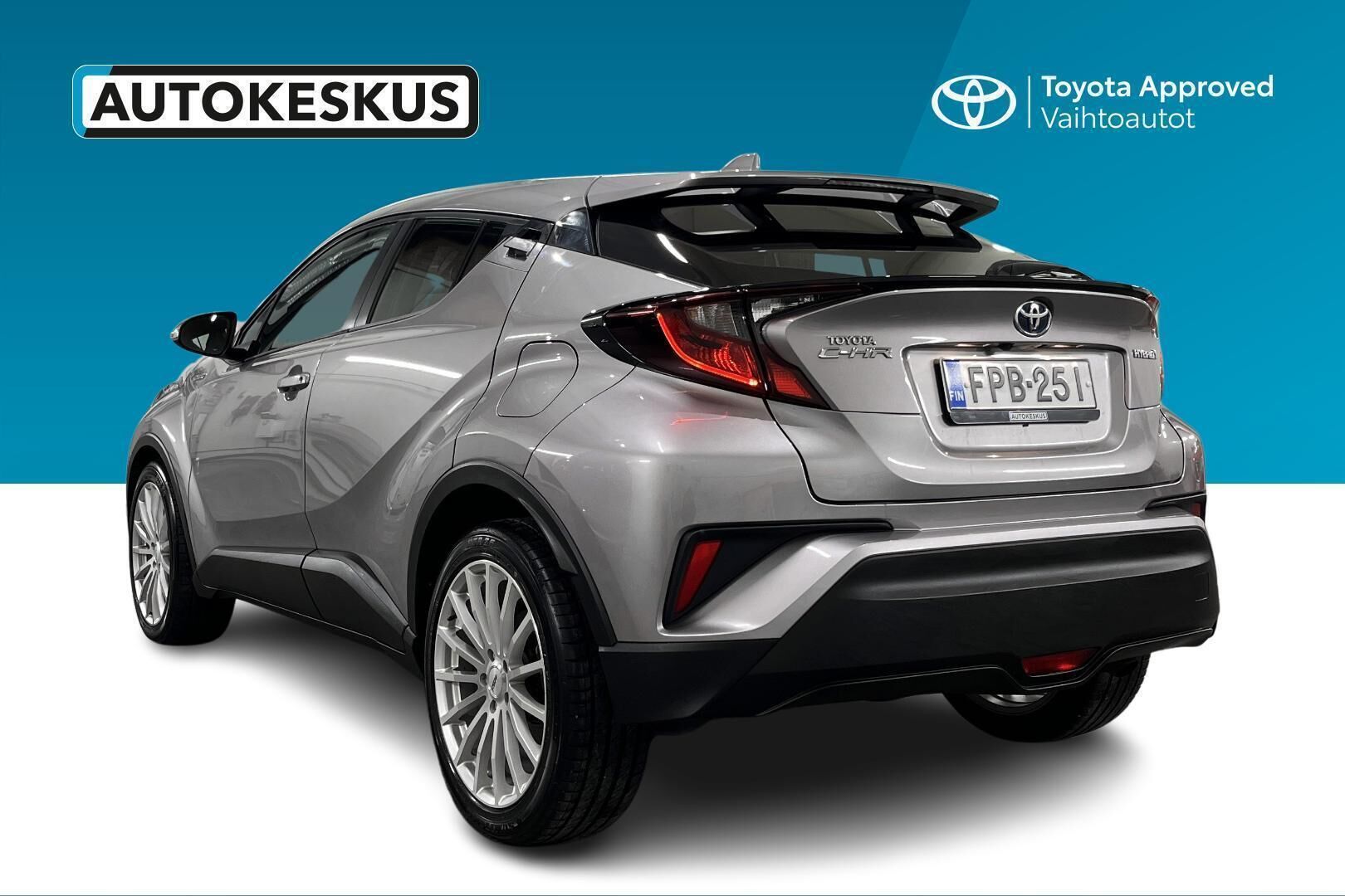 Toyota C-HR iso kuva 6