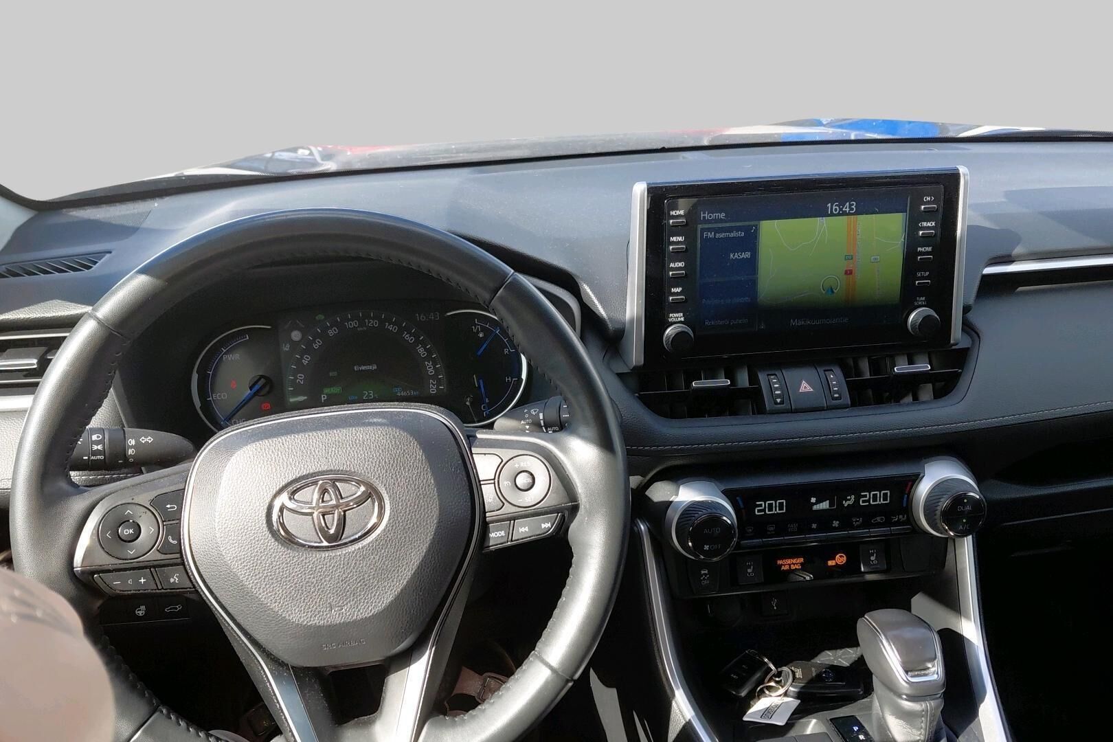 Toyota RAV4 iso kuva 1