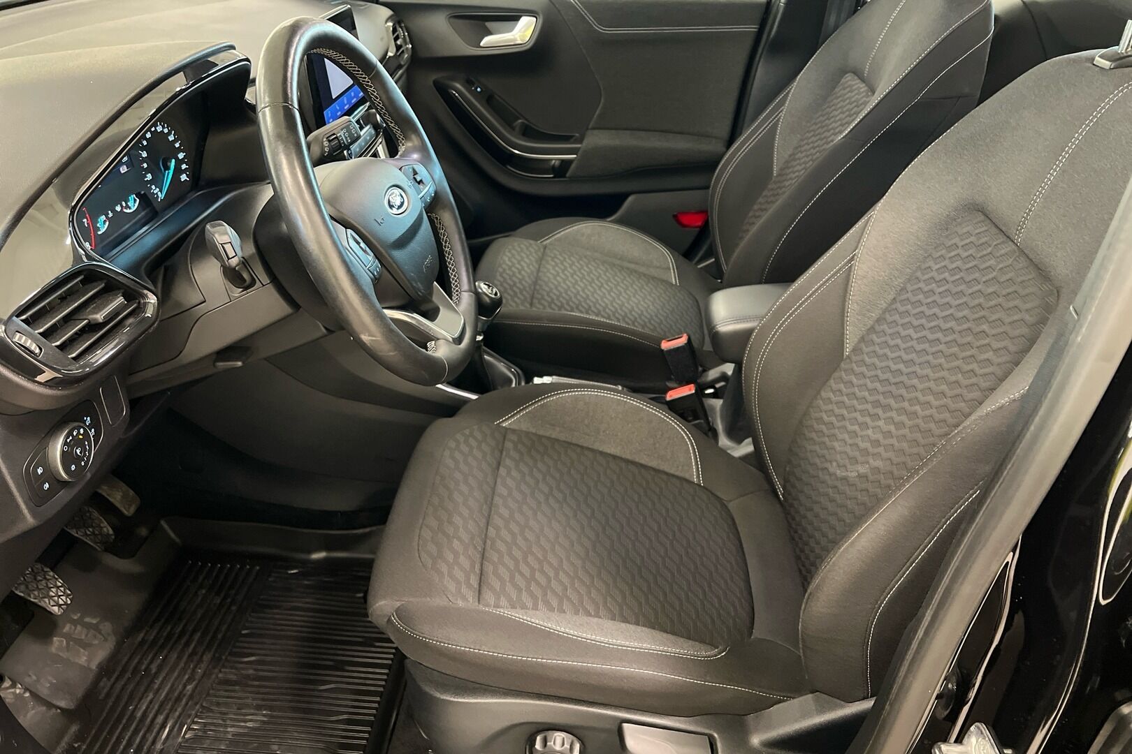 Ford Puma iso kuva 14