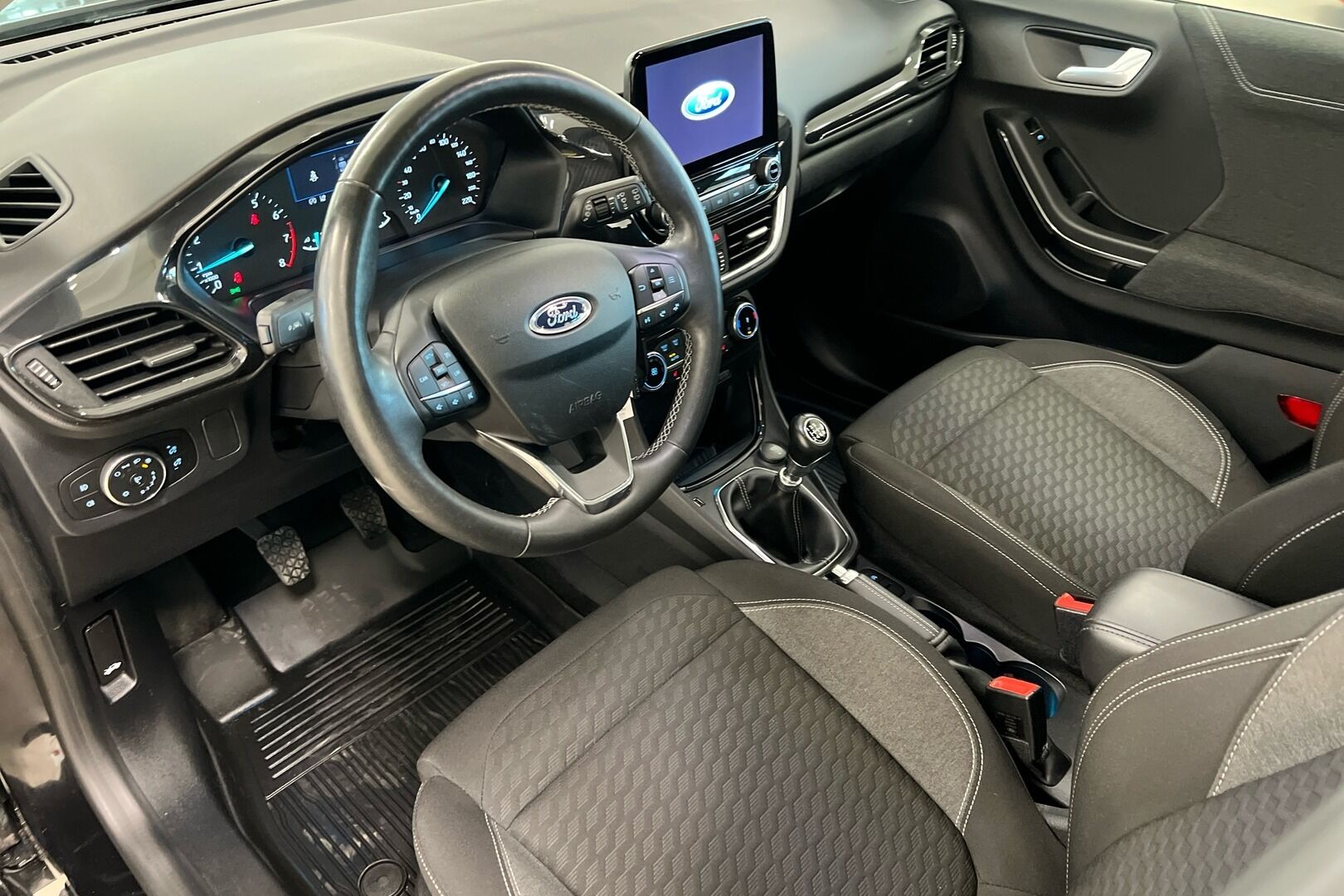 Ford Puma iso kuva 5