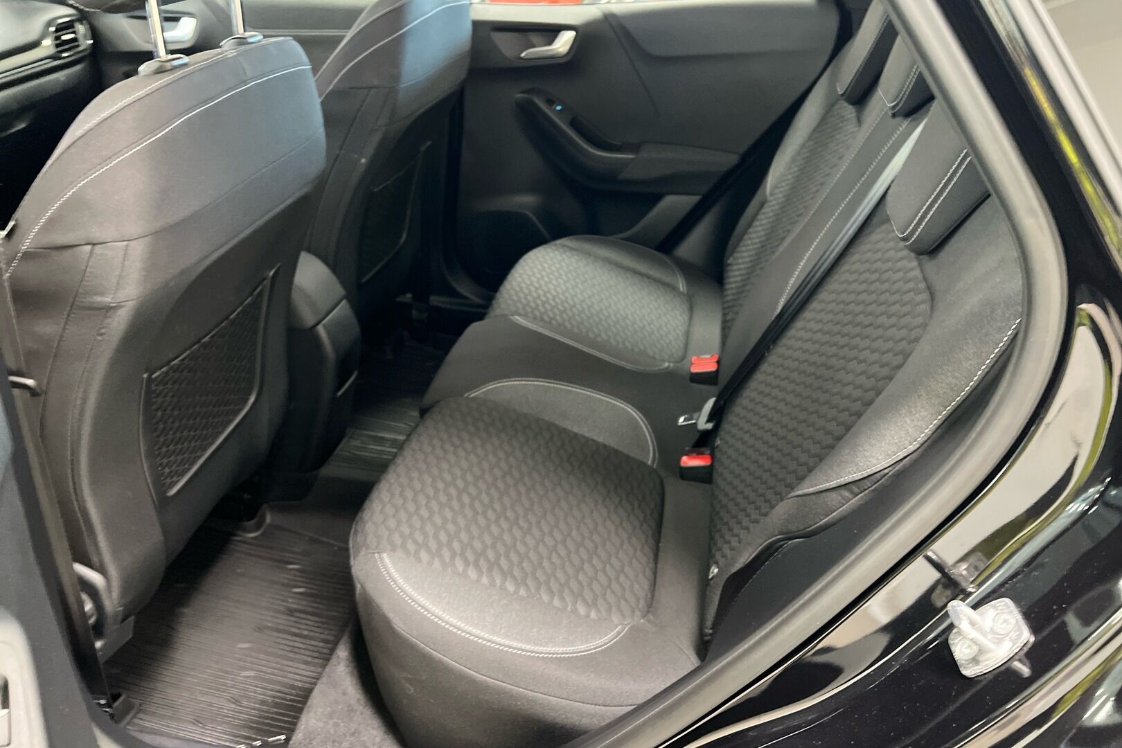 Ford Puma iso kuva 7
