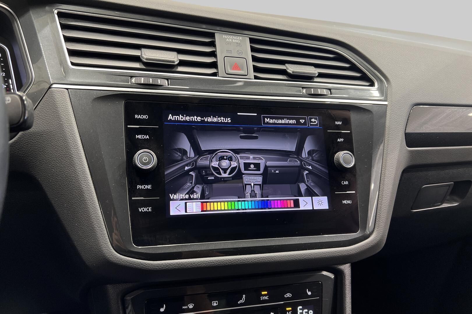 Volkswagen Tiguan iso kuva 18