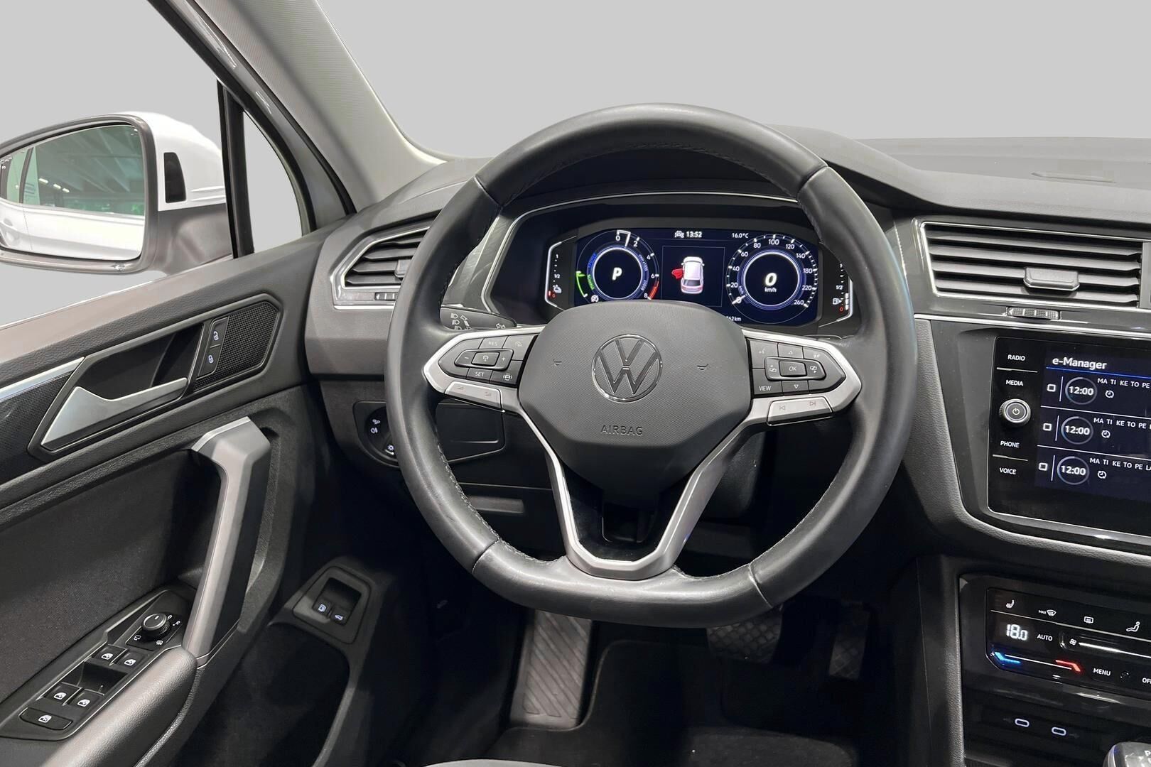 Volkswagen Tiguan iso kuva 35