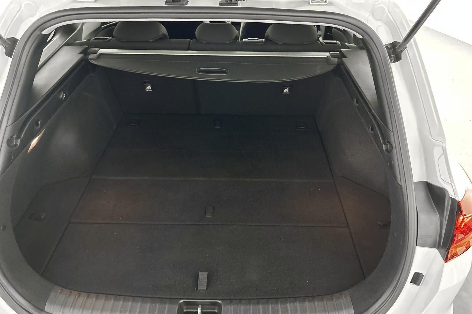 Kia Ceed iso kuva 8