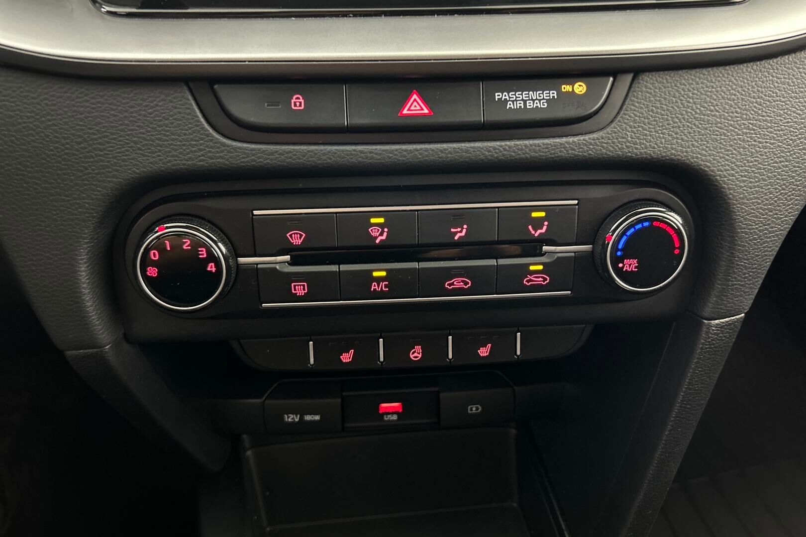 Kia Ceed iso kuva 12