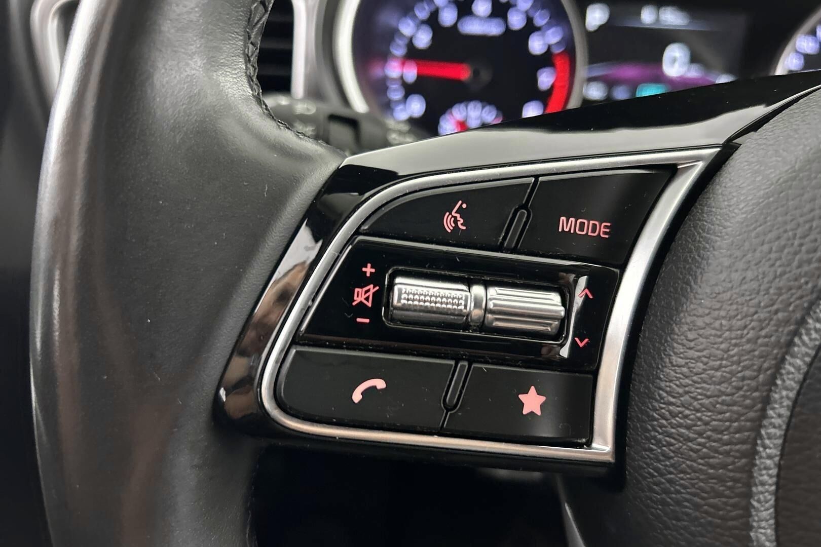 Kia Ceed iso kuva 14