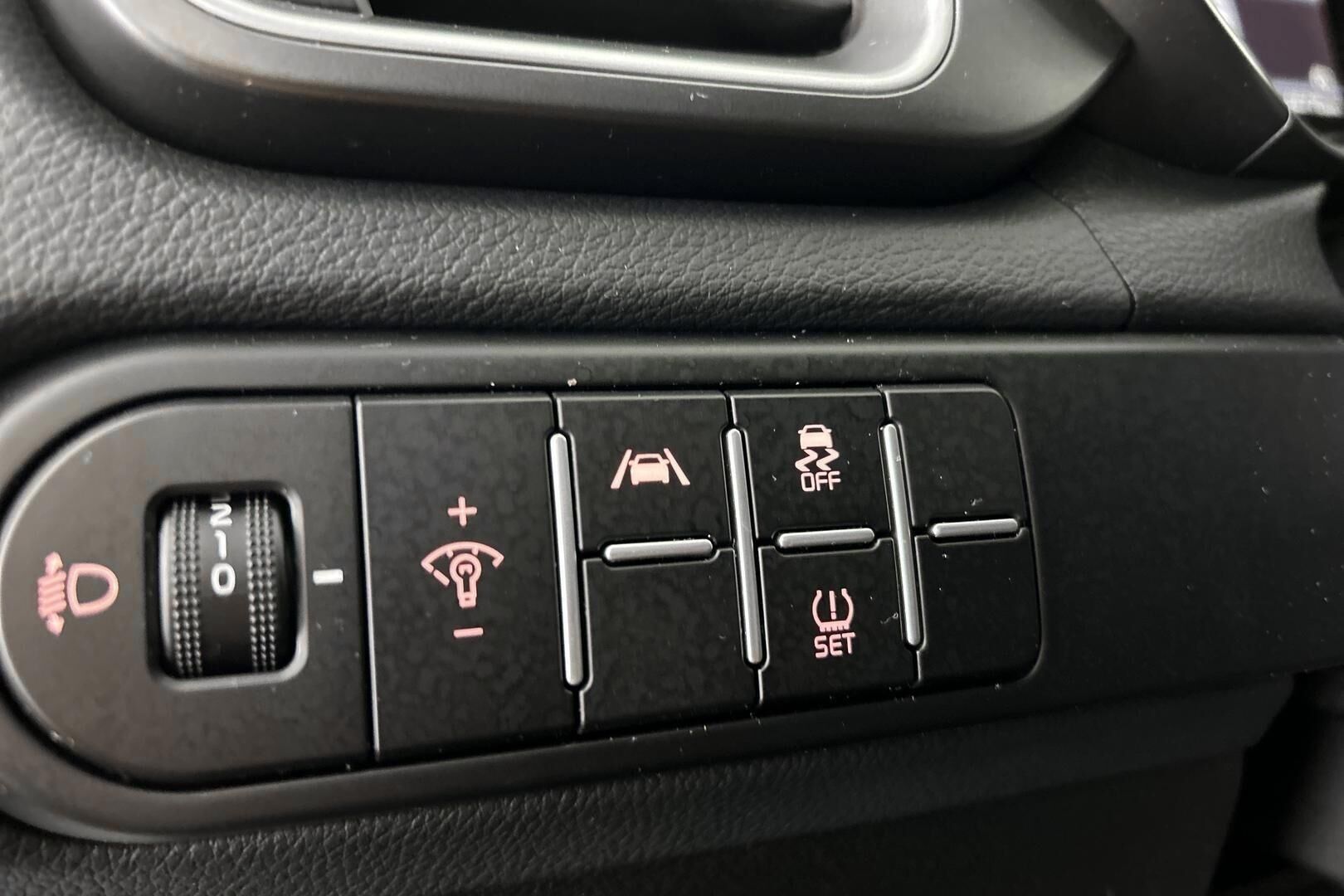 Kia Ceed iso kuva 16