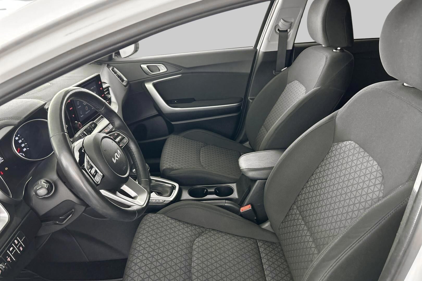 Kia Ceed iso kuva 19