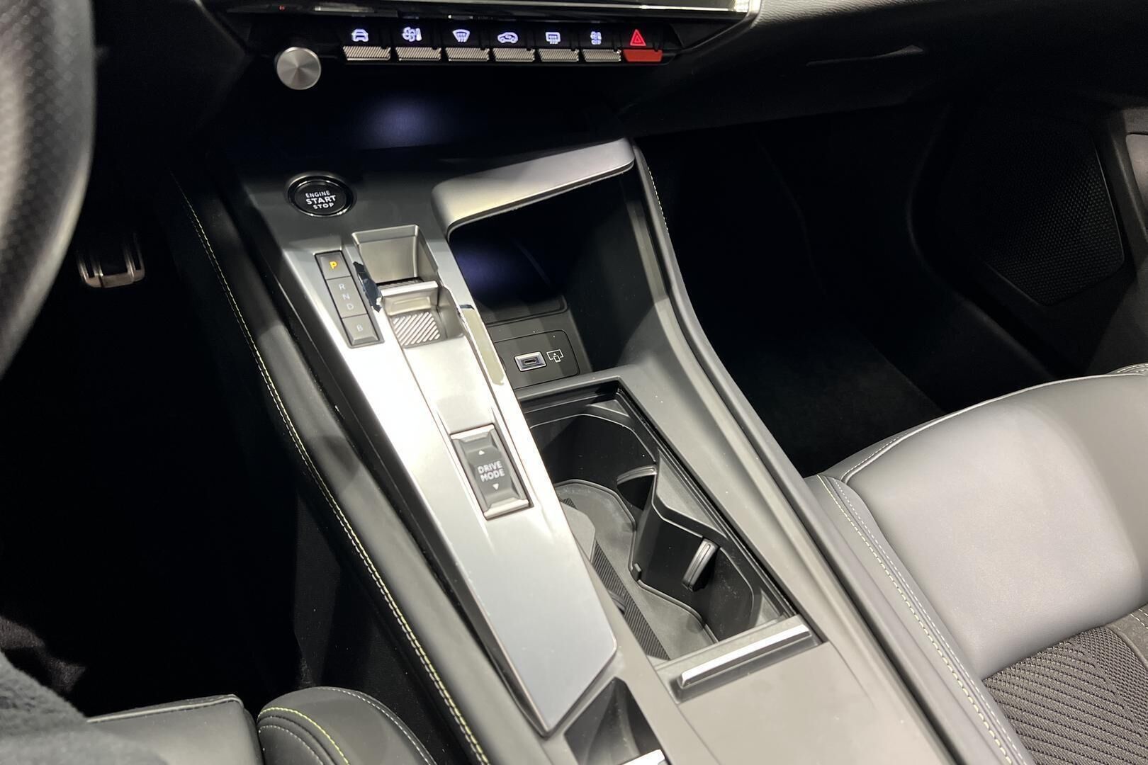 Peugeot 308 iso kuva 30